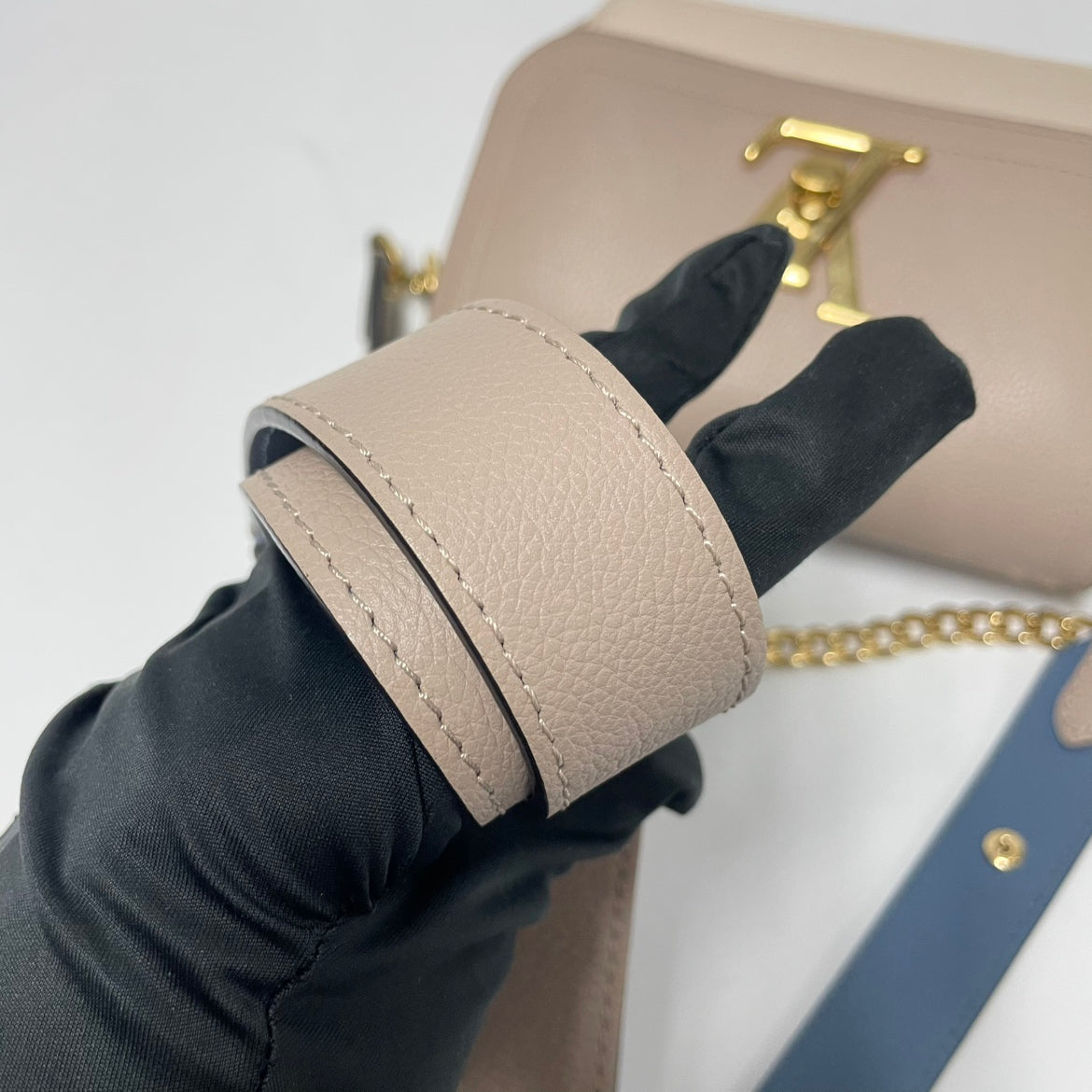 Louis Vuitton Greige Leather Lockme Tender ONE Crossbody Bag M58554 (V12134421HC)