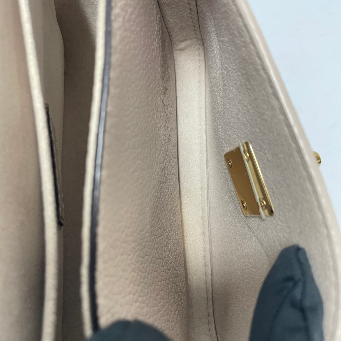 Louis Vuitton Greige Leather Lockme Tender ONE Crossbody Bag M58554 (V12134421HC)