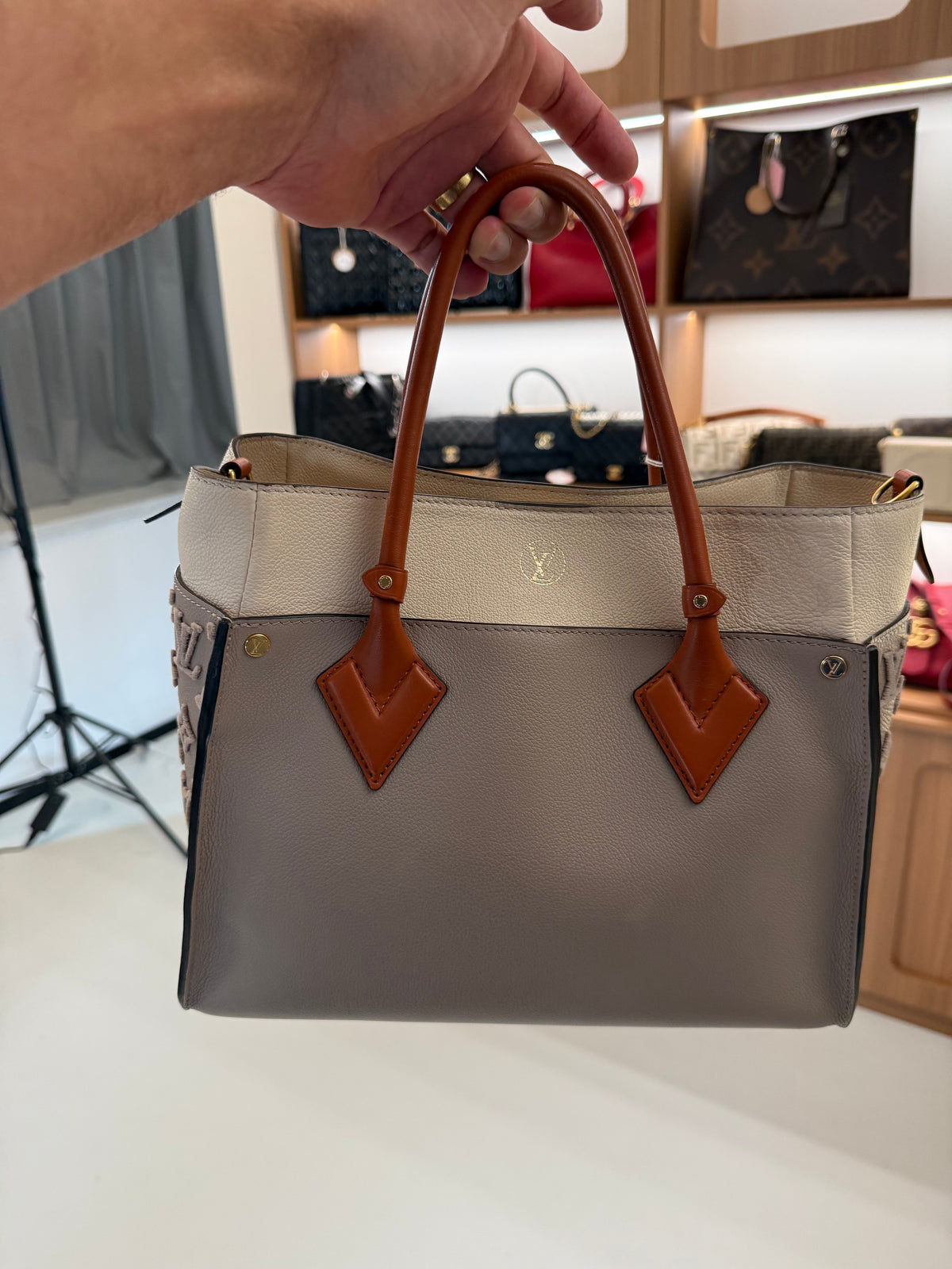 LV Onmyside Elephant Grey (MM018)