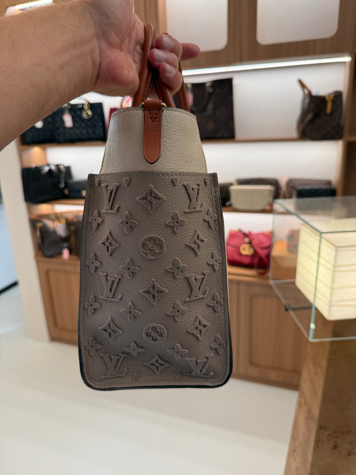LV Onmyside Elephant Grey (MM018)