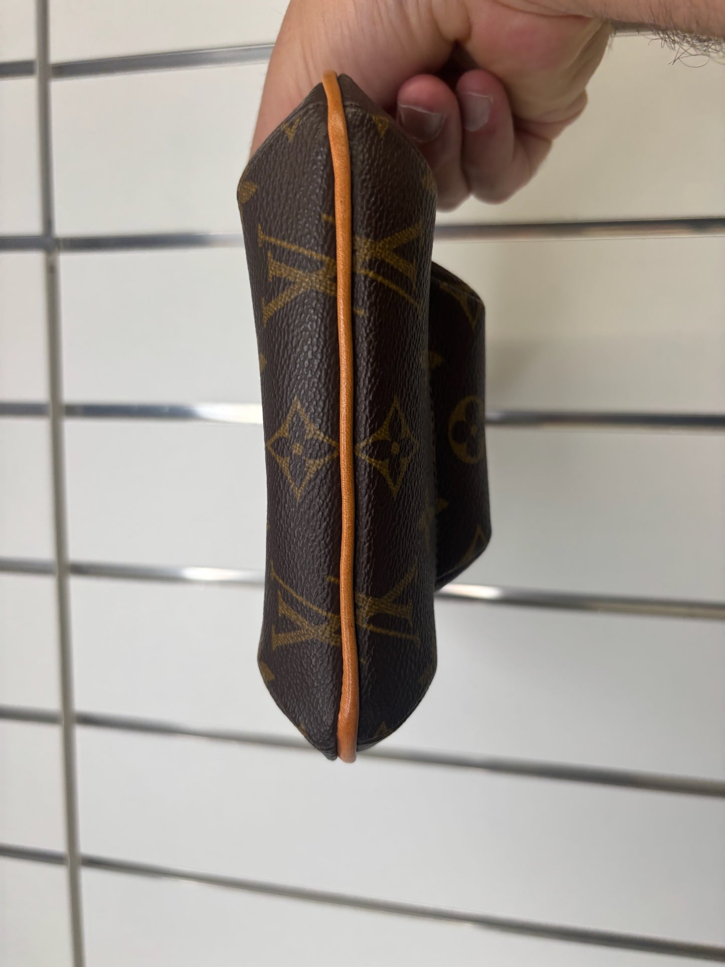 Louis Vuitton Partition Wristlet KY31