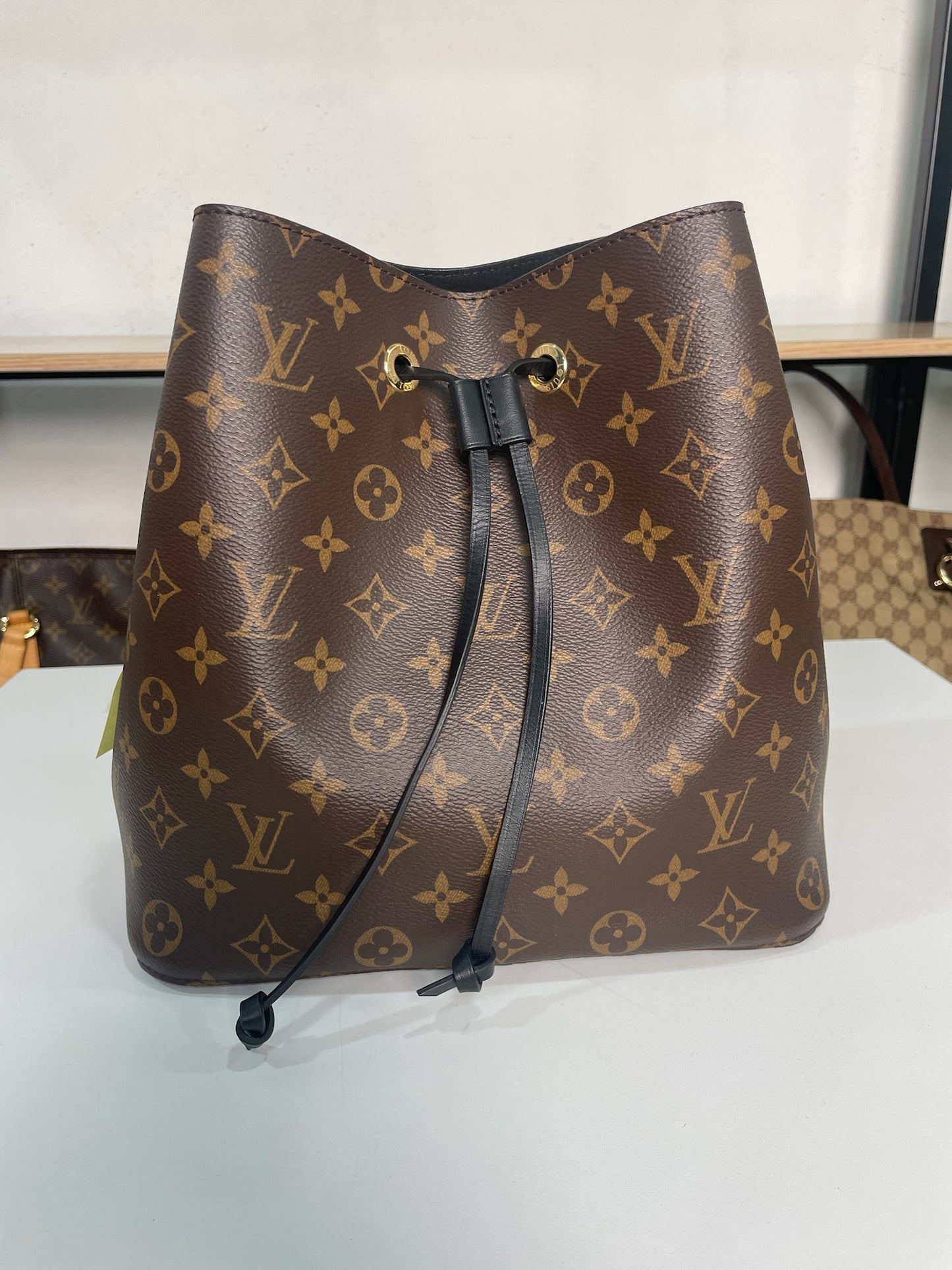 M0707-82 Louis Vuitton NeoNoe MM Bucket Bag