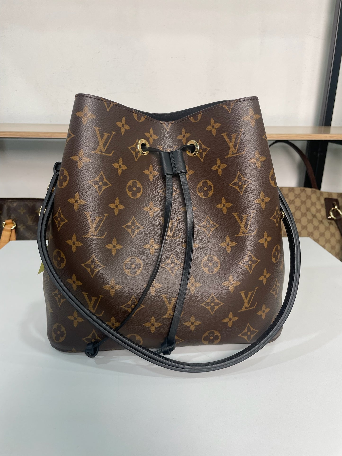 M0707-82 Louis Vuitton NeoNoe MM Bucket Bag