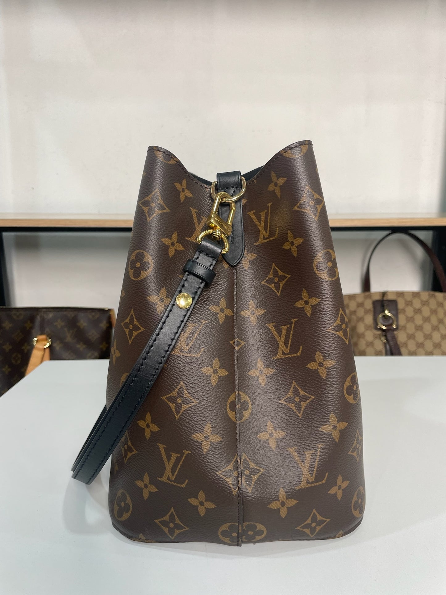 M0707-82 Louis Vuitton NeoNoe MM Bucket Bag