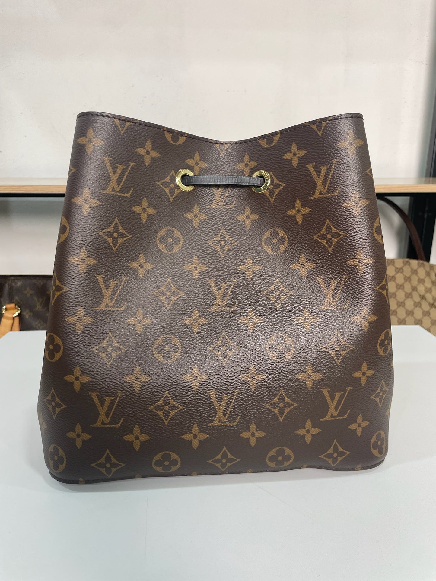 M0707-82 Louis Vuitton NeoNoe MM Bucket Bag