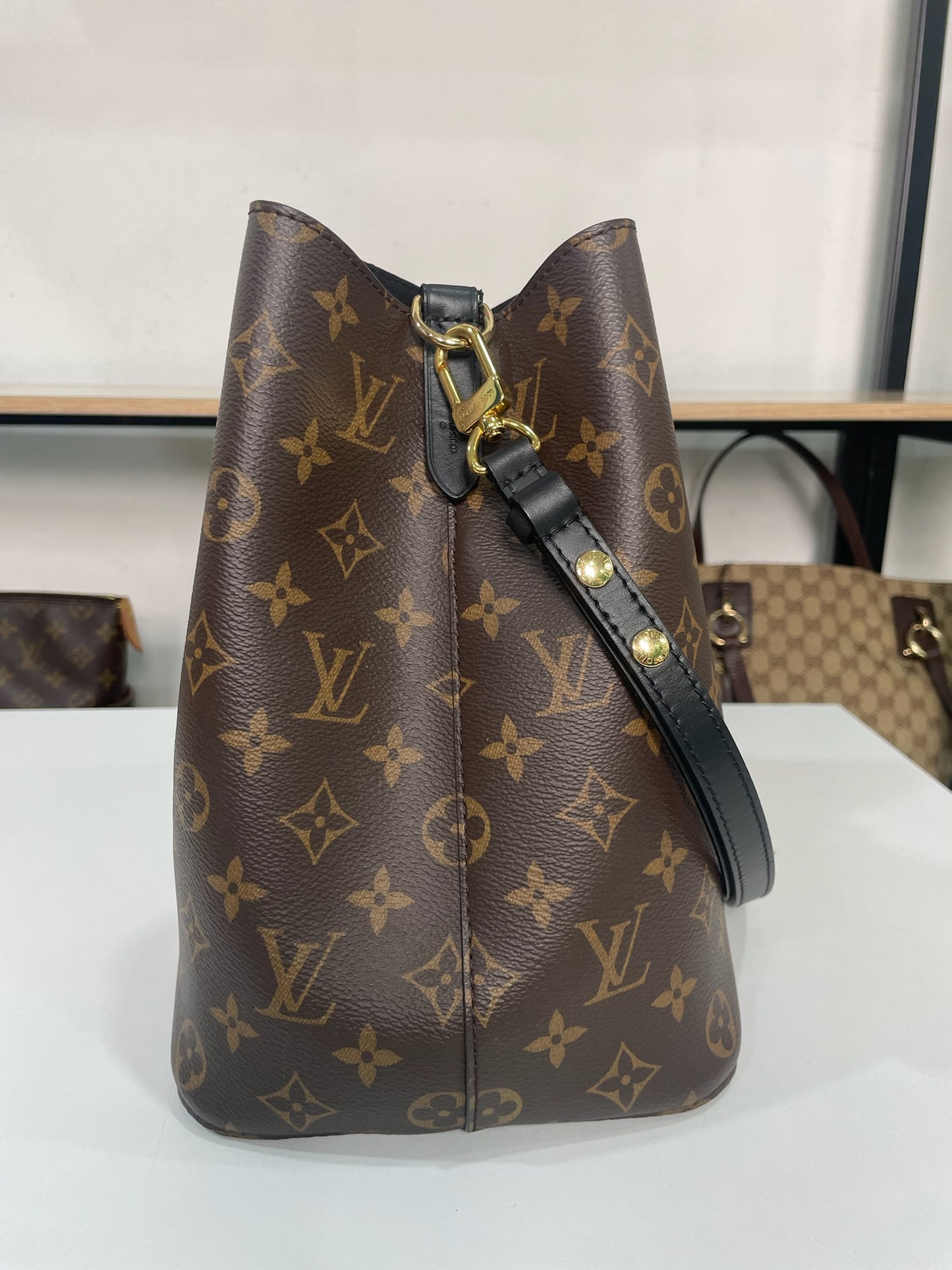 M0707-82 Louis Vuitton NeoNoe MM Bucket Bag