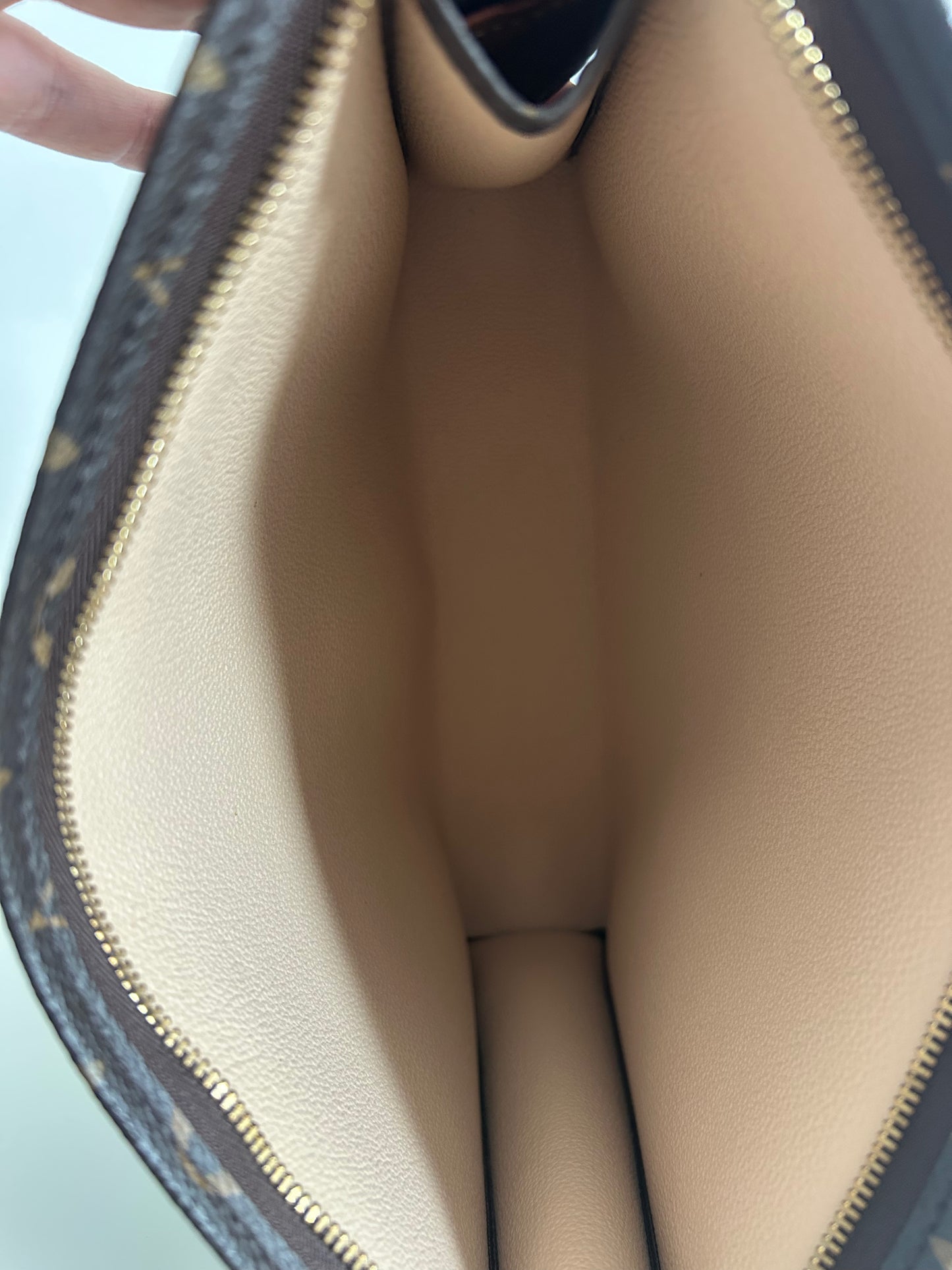 Louis Vuitton Monogram Poche Toilette 26