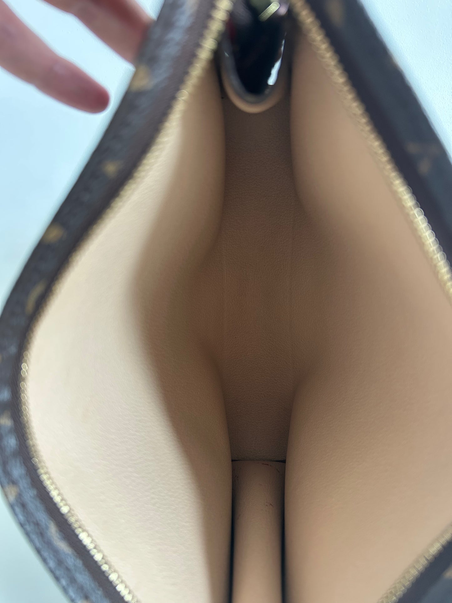 Louis Vuitton Monogram Poche Toilette 26