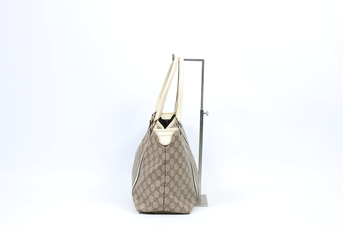 Gucci White PVC GG Patent Trimming Shopper ONE Shoulder Bag 197953