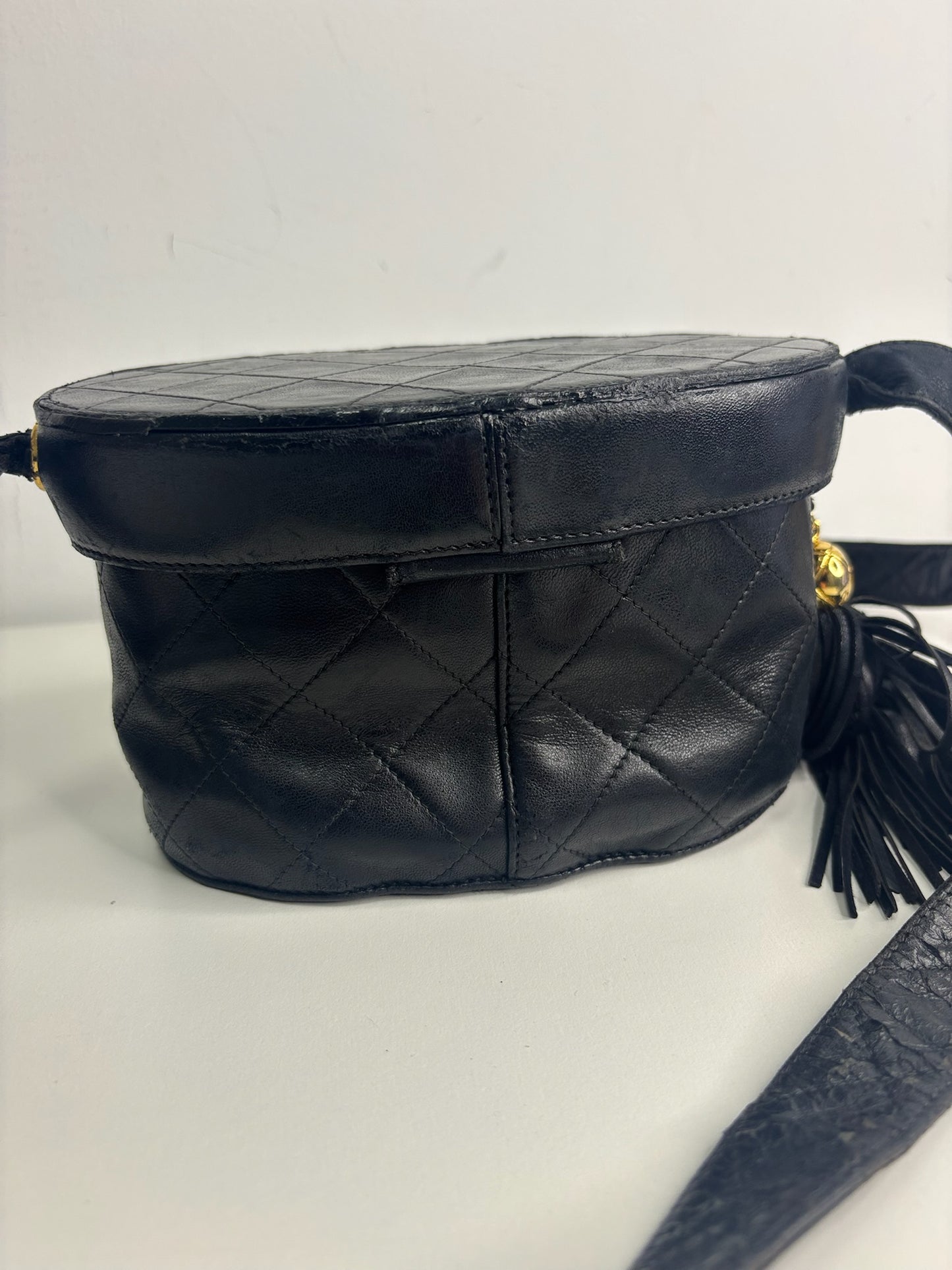 Chanel Vintage Navy Lambskin Tassel Vanity Case Bag (JPD04-54)