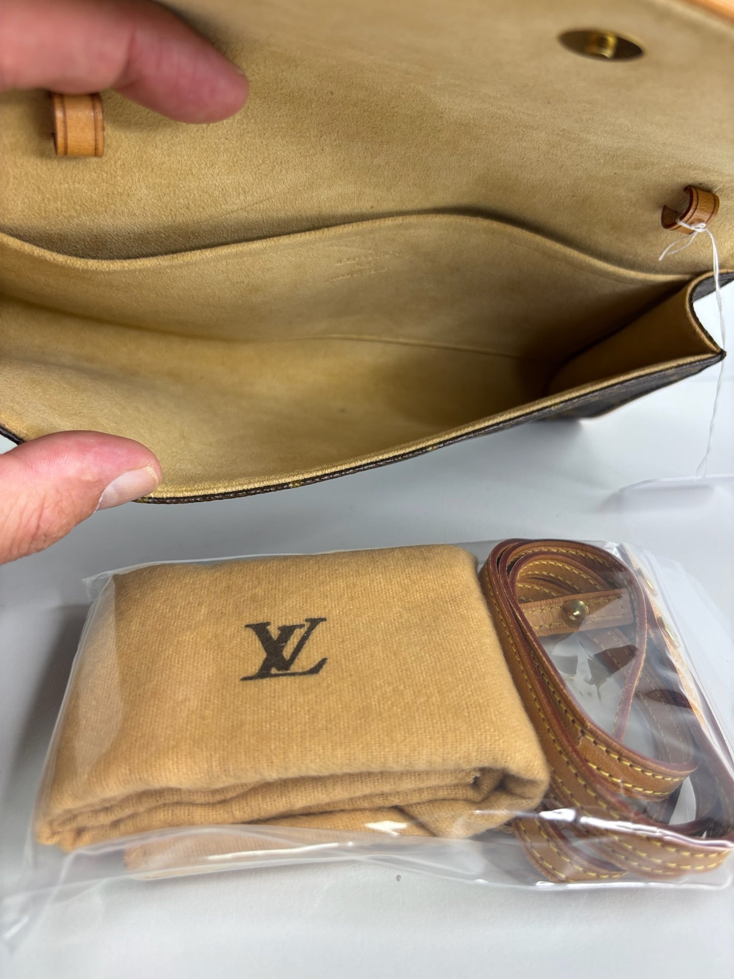 Louis Vuitton Monogram Pochette Twin GM (JPD04-65)