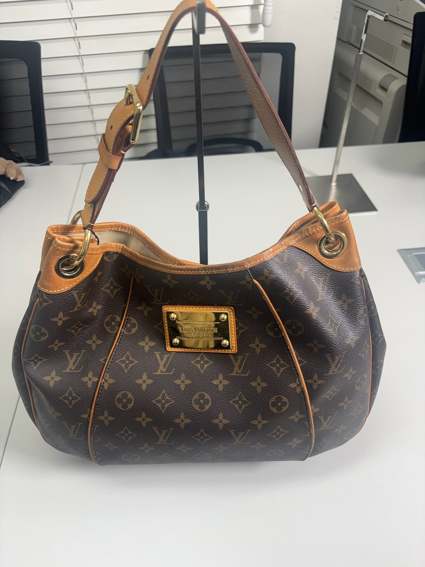 Louis Vuitton Galliera PM Monogram (B01279425DM)