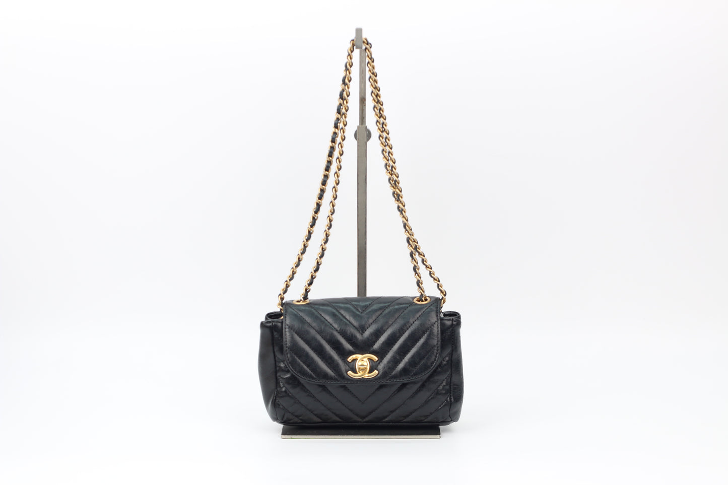 Chanel Black Leather Chevron Hampton Gold Hardware Flap Mini Shoulder Bag (V38165107HL)