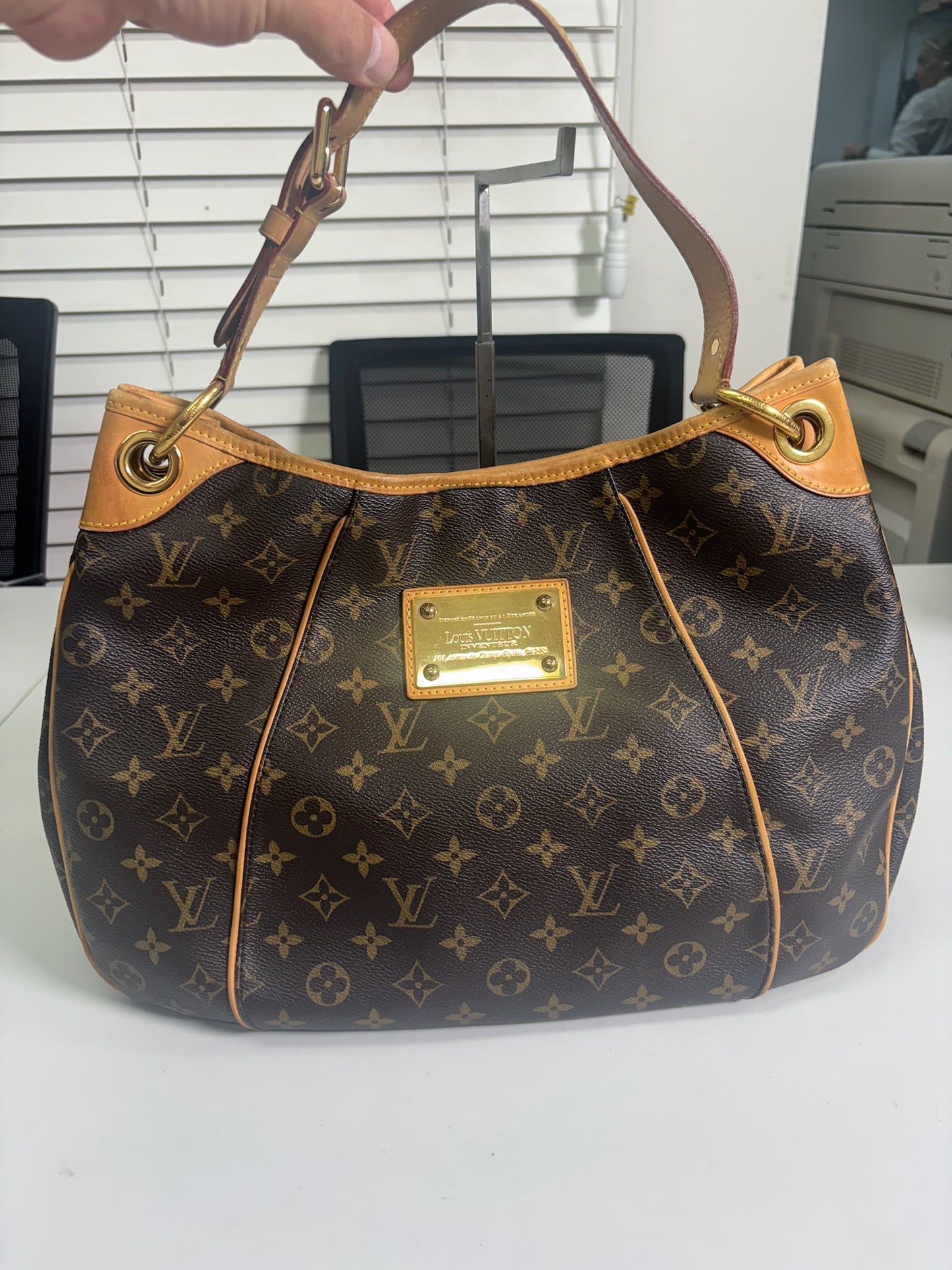 Louis Vuitton Galliera PM Monogram (B01279425M)