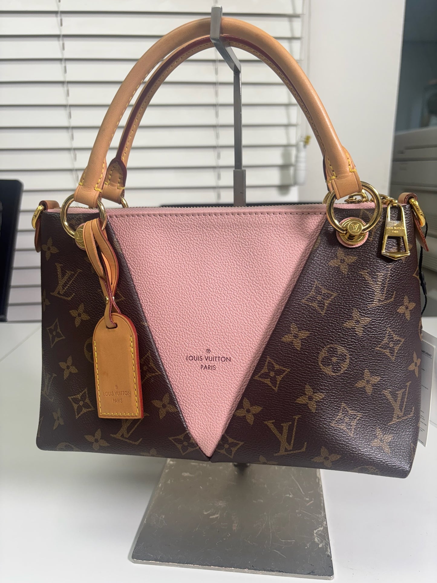 Louis Vuitton Monogram Canvas V Tote BB Tote Bag M43967 (B12100213S)