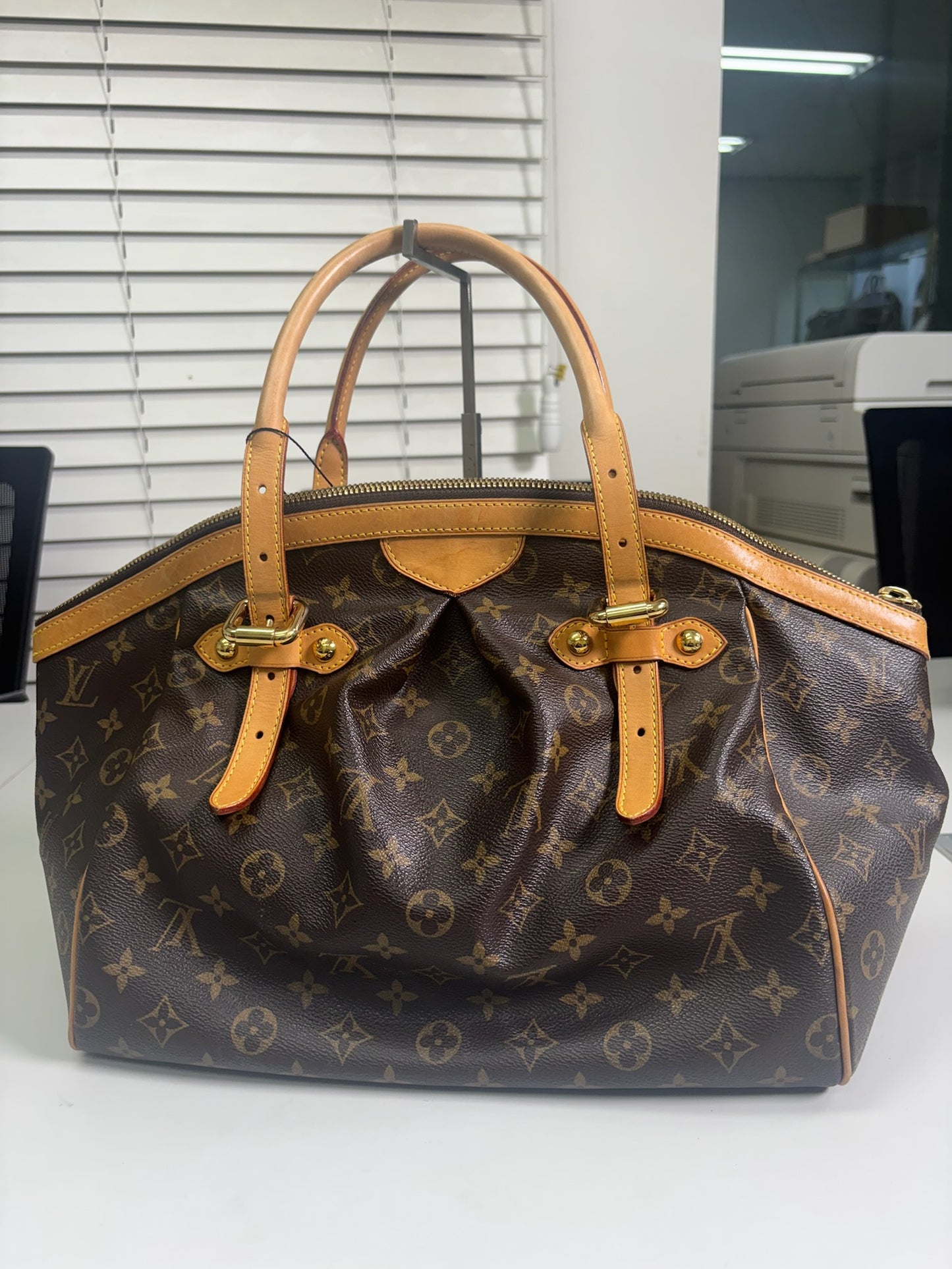 Louis Vuitton Monogram Tivoli GM (B01287425M)
