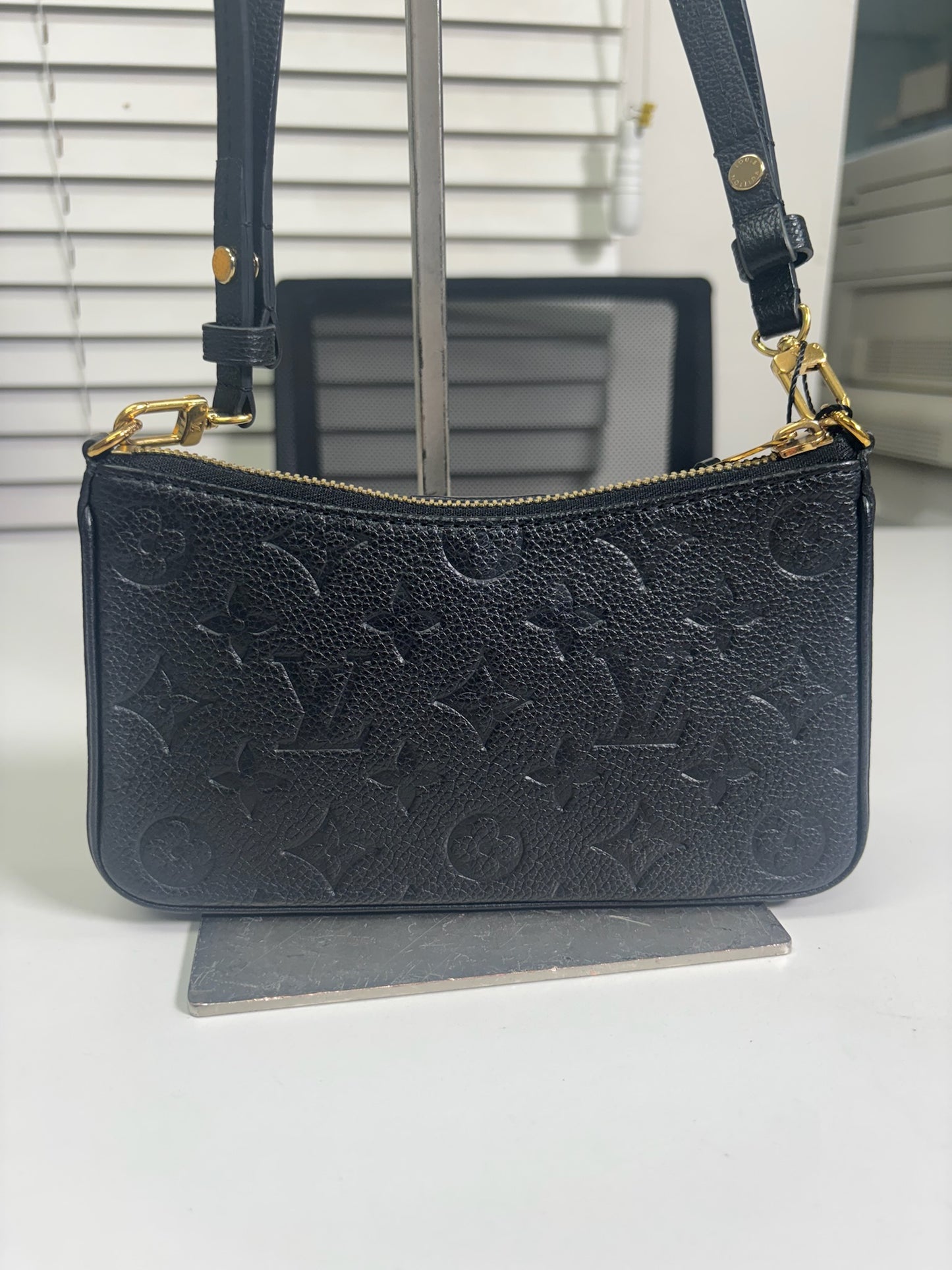 Louis Vuitton Monogram Empreinte Easy Pouch On Strap M80349 (B120145512S)