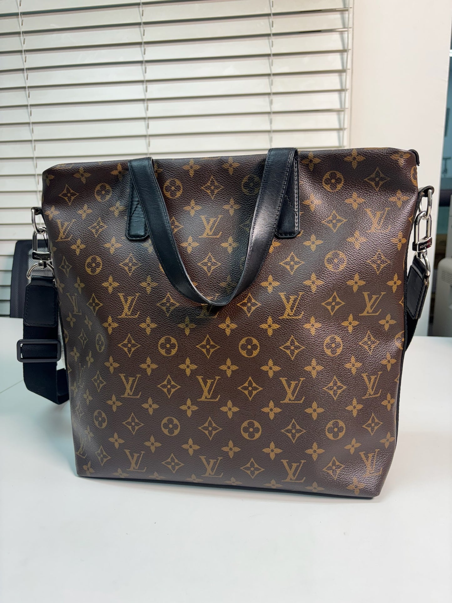 Louis Vuitton Black PVC Monogram Macassar Canvas Davis One Shoulder Bag M56708 (V01290219H)