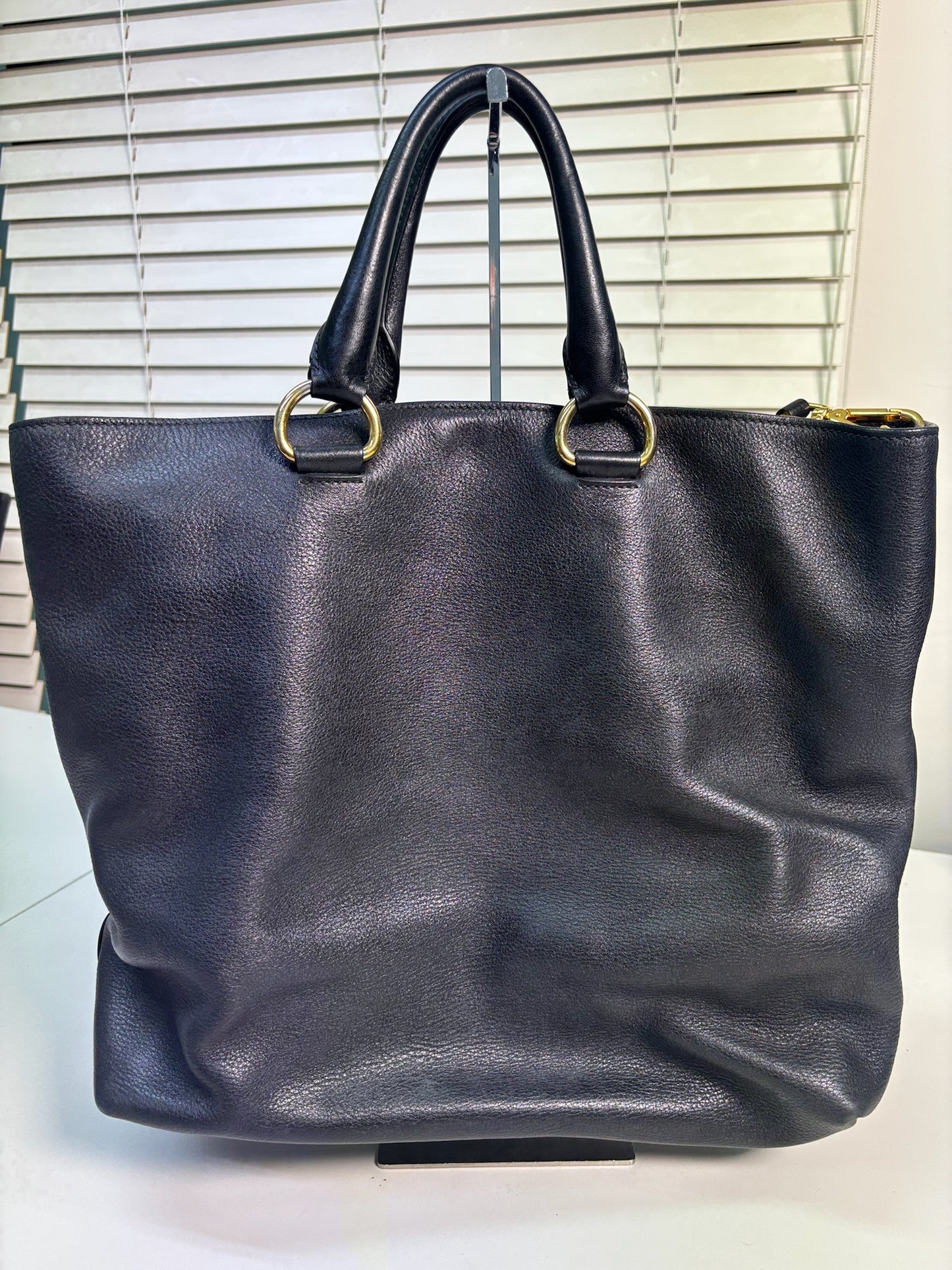 Prada Black Leather Vitello Daino Gold Hardware One Shoulder Bag BN1713 (V167416)