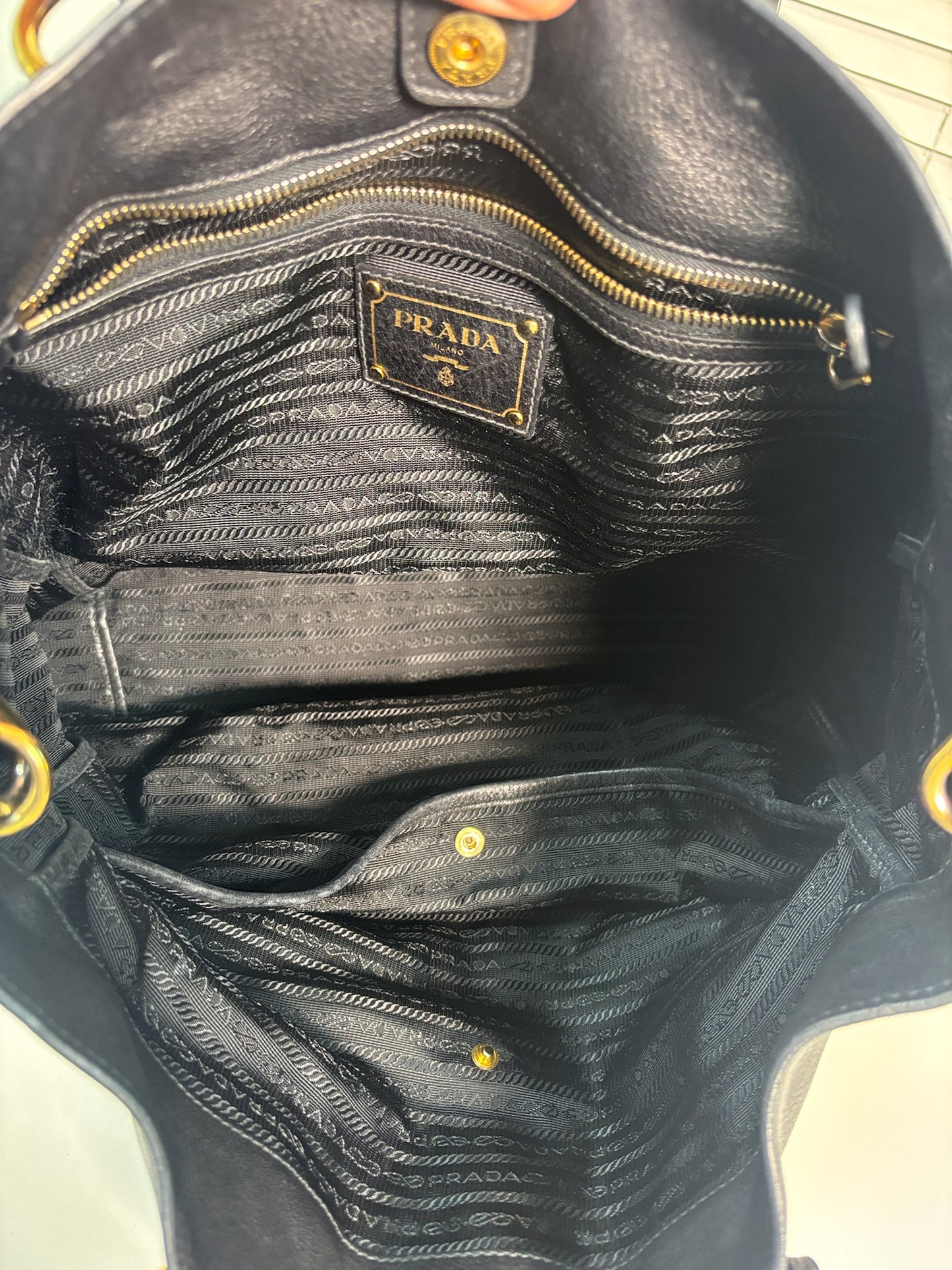 Prada Black Leather Vitello Daino Gold Hardware One Shoulder Bag BN1713 (V167416)