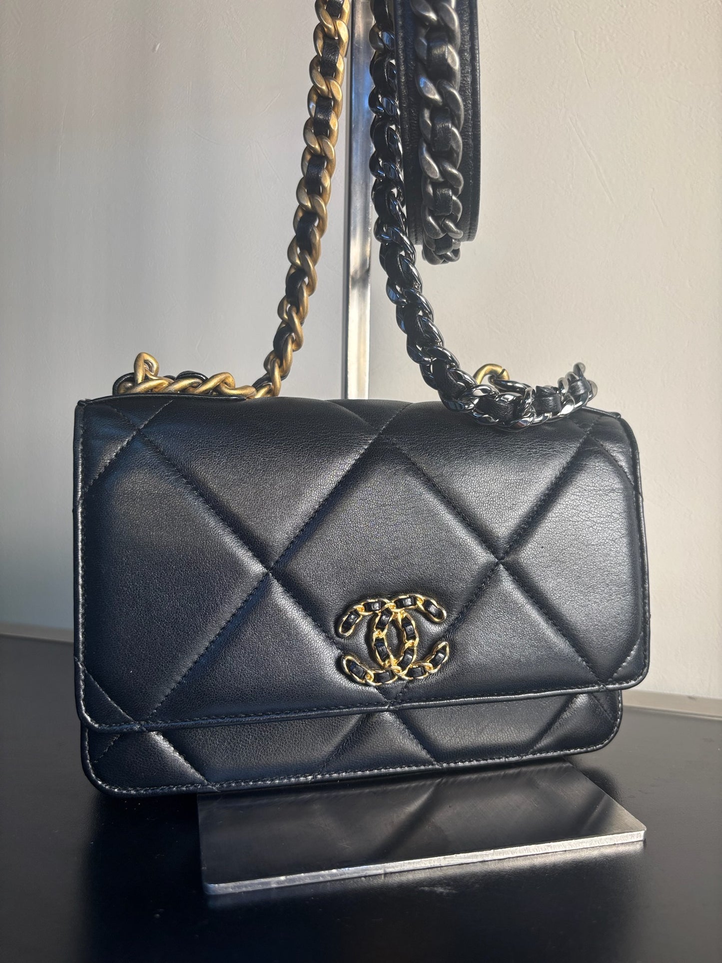 Chanel Black Leather CHANEL 19 WOC Mini Crossbody Bag AP0957 (VC38300504H)