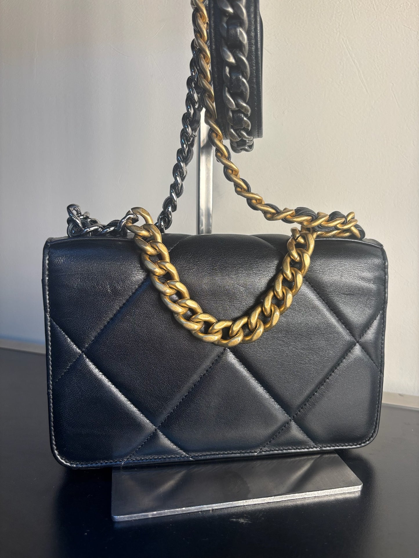 Chanel Black Leather CHANEL 19 WOC Mini Crossbody Bag AP0957 (VC38300504H)