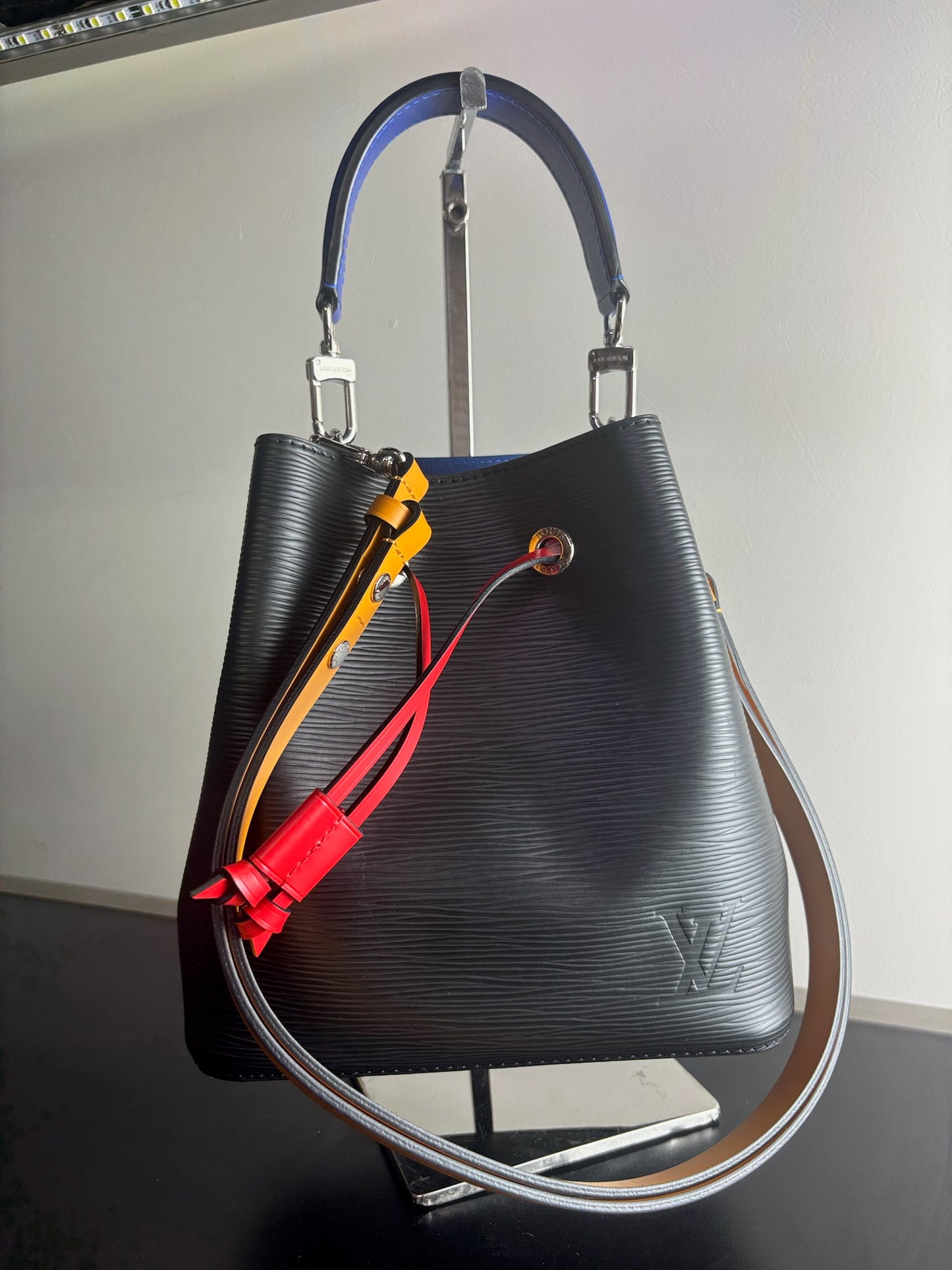 Louis Vuitton NeoNoe BB handbag in black Epi leather