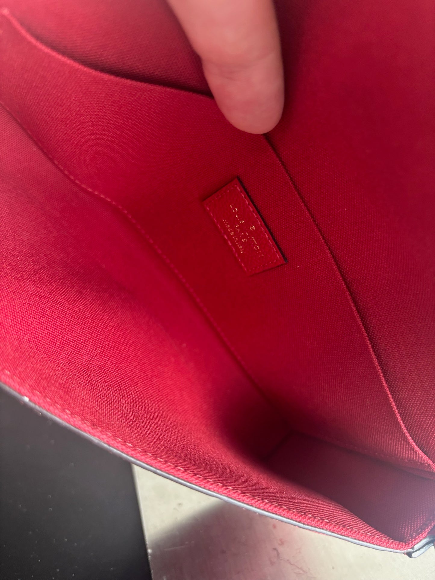 Louis Vuitton Pochette Felicie - Red Empreinte