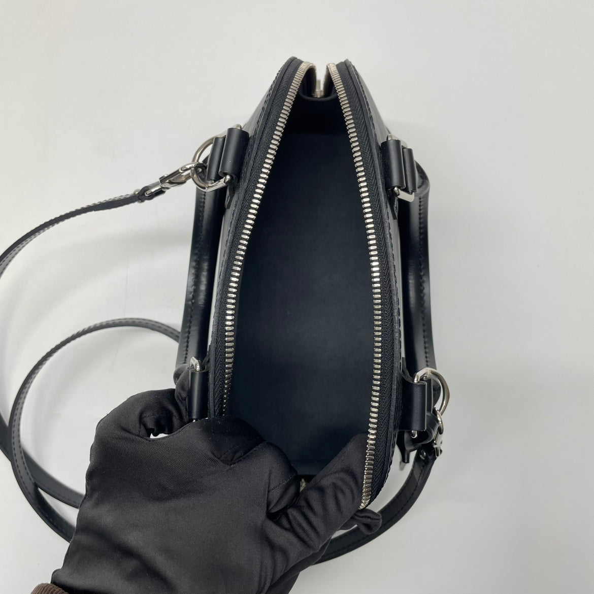 Louis Vuitton Black Leather Epi Alma BB Shoulder Bag M40862 (V012185326HB)