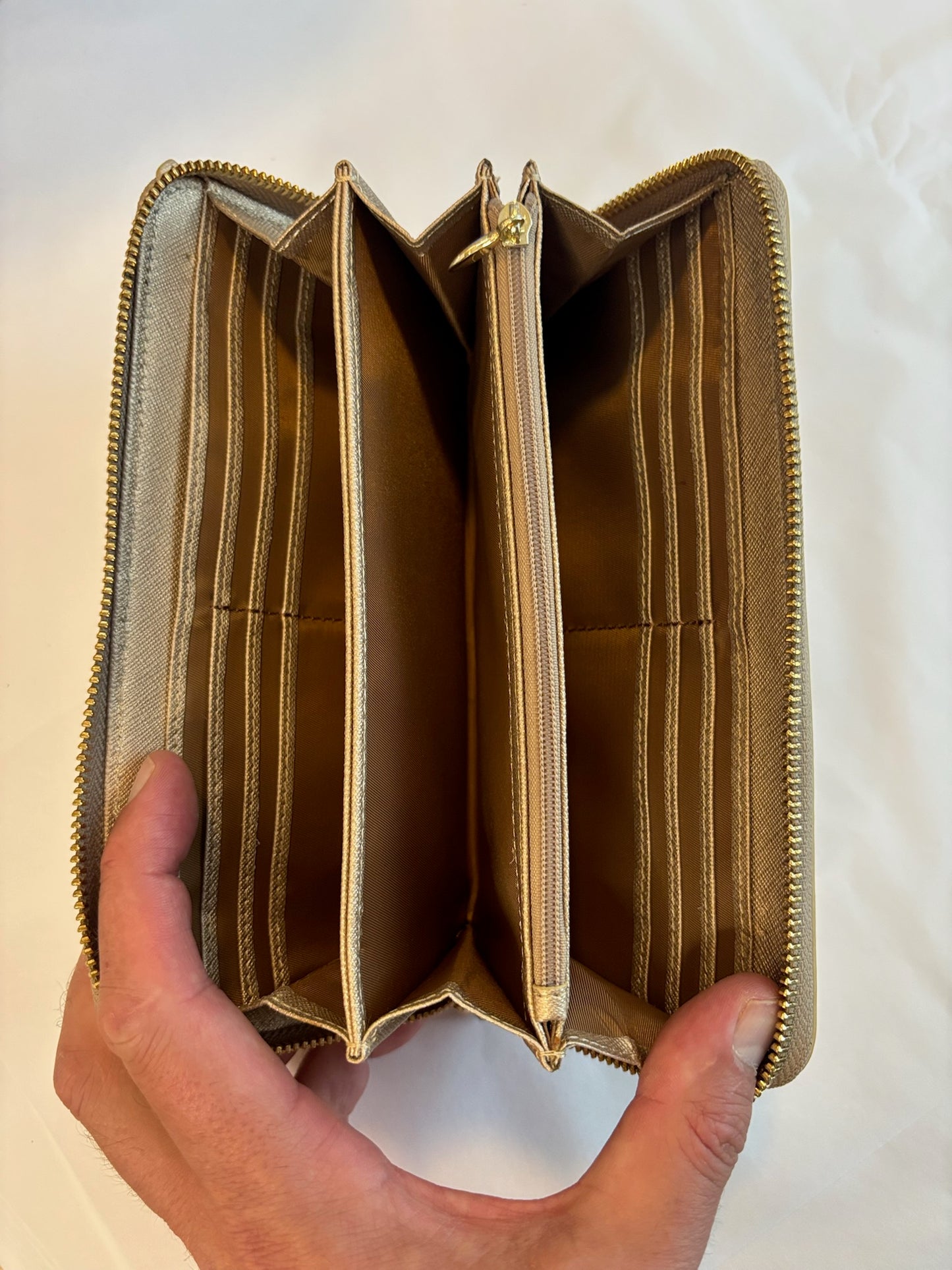 Hanaa-fu Gold Zip-Around Long Wallet