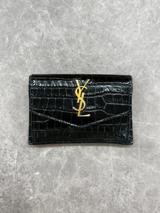 Saint Laurent UPTOWN FLAP card case in crocodile-embossed shiny leather (JPD04-68)