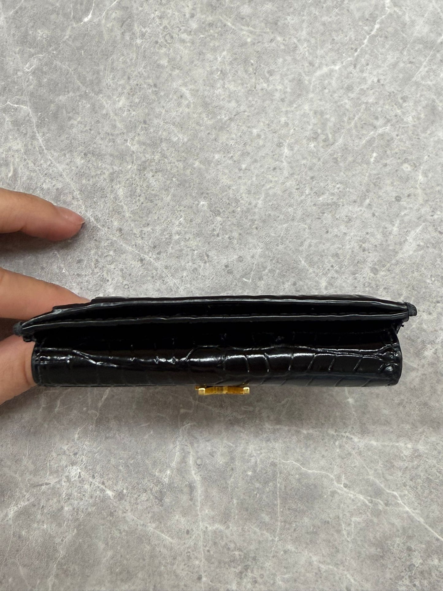 Saint Laurent UPTOWN FLAP card case in crocodile-embossed shiny leather (JPD04-68)