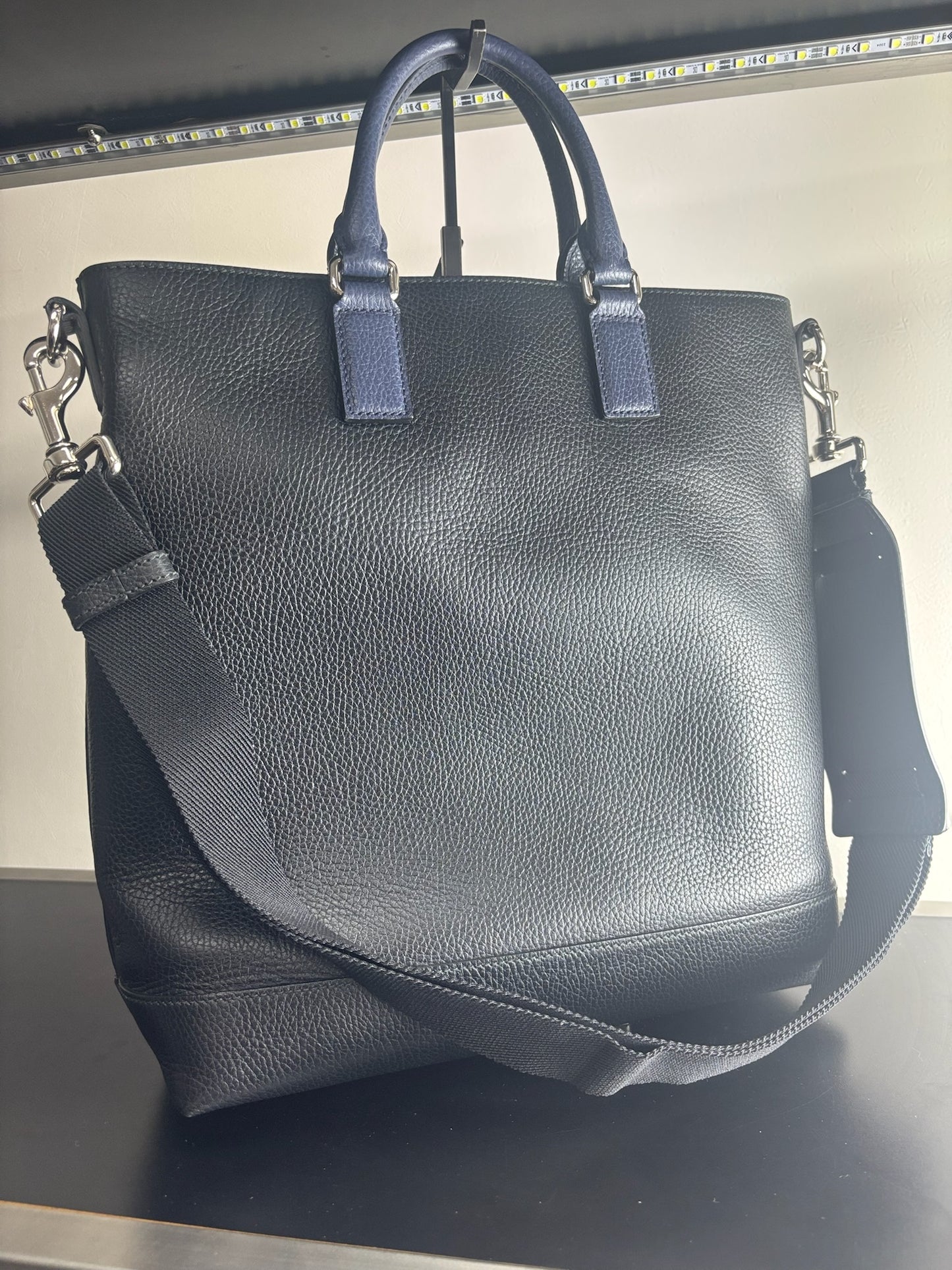 Gucci Cosmopolis Leather Tote Bag
