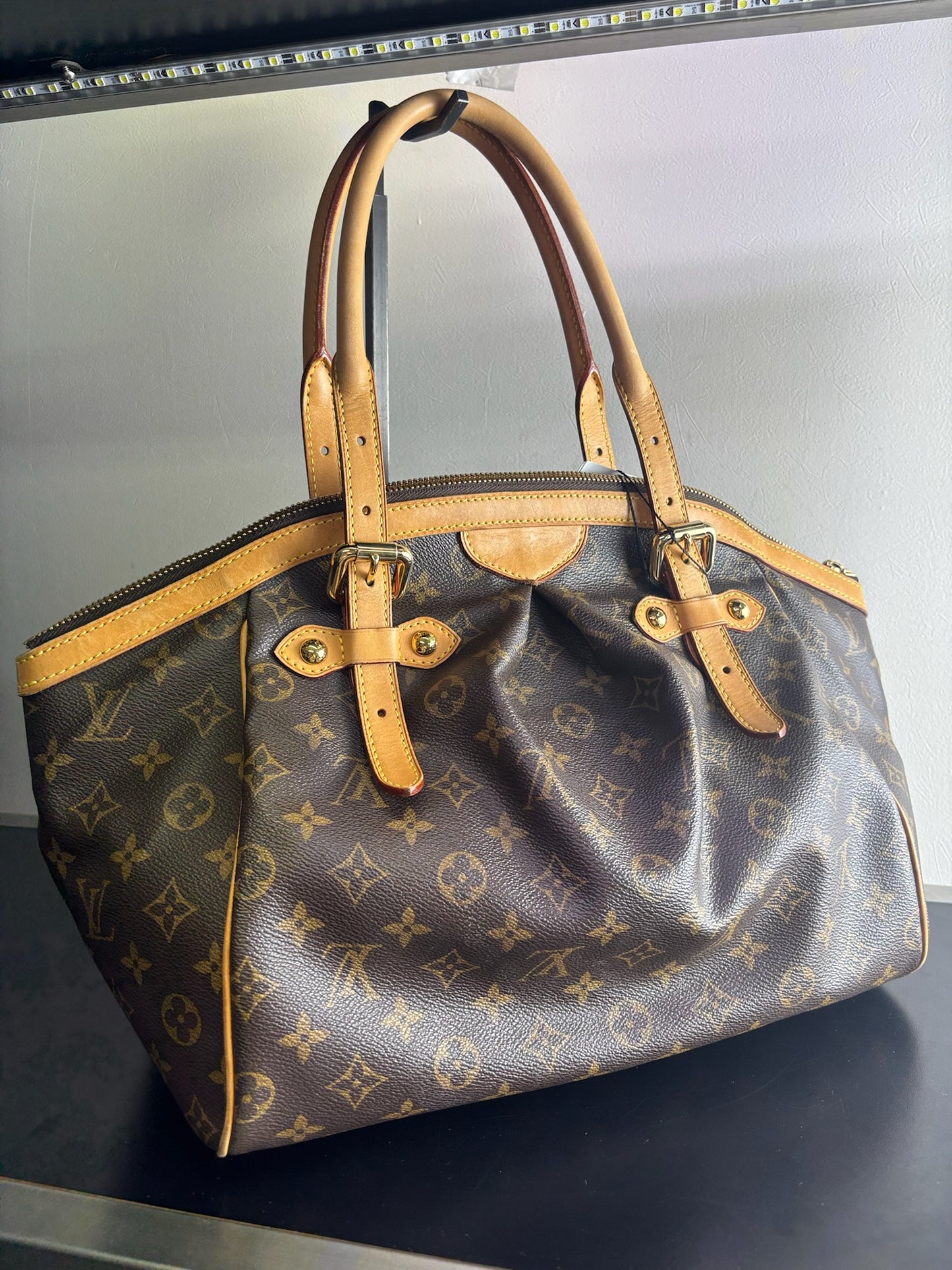 Louis Vuitton Monogram Tivoli GM (B01287425M)