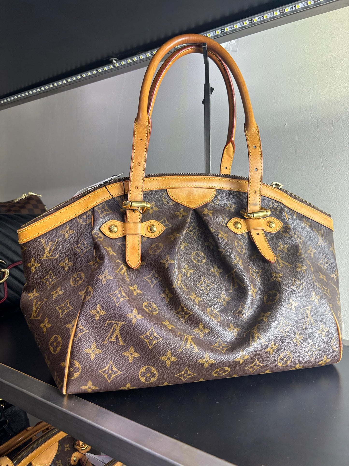 Louis Vuitton Monogram Tivoli GM (B01282425M)