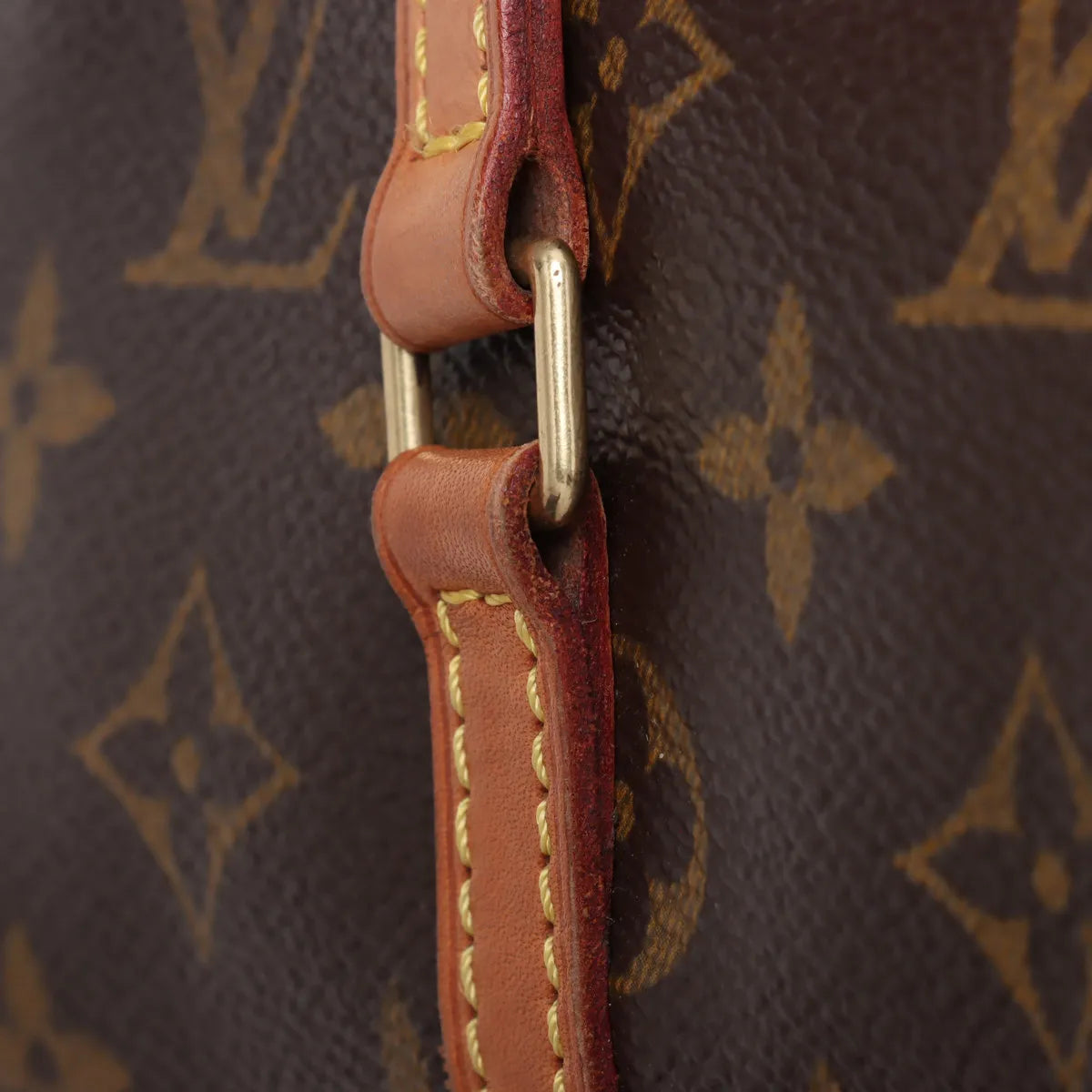 Pre-Owned Louis Vuitton Monogram Papillon 26 MA06-16