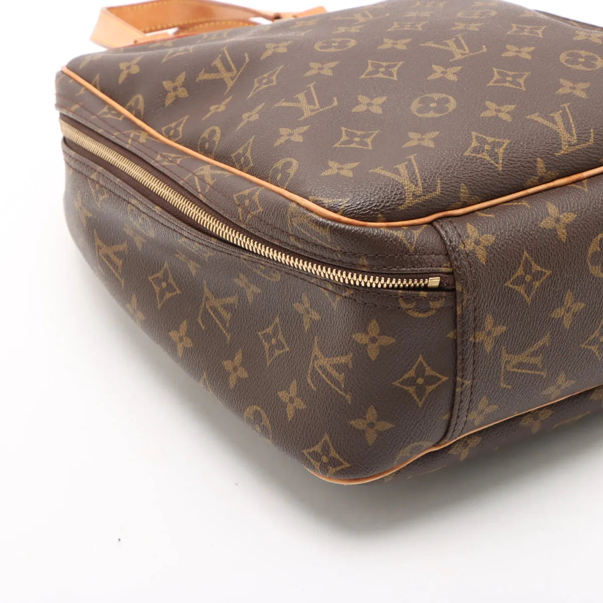 Louis Vuitton Monogram Excursion MA06-9