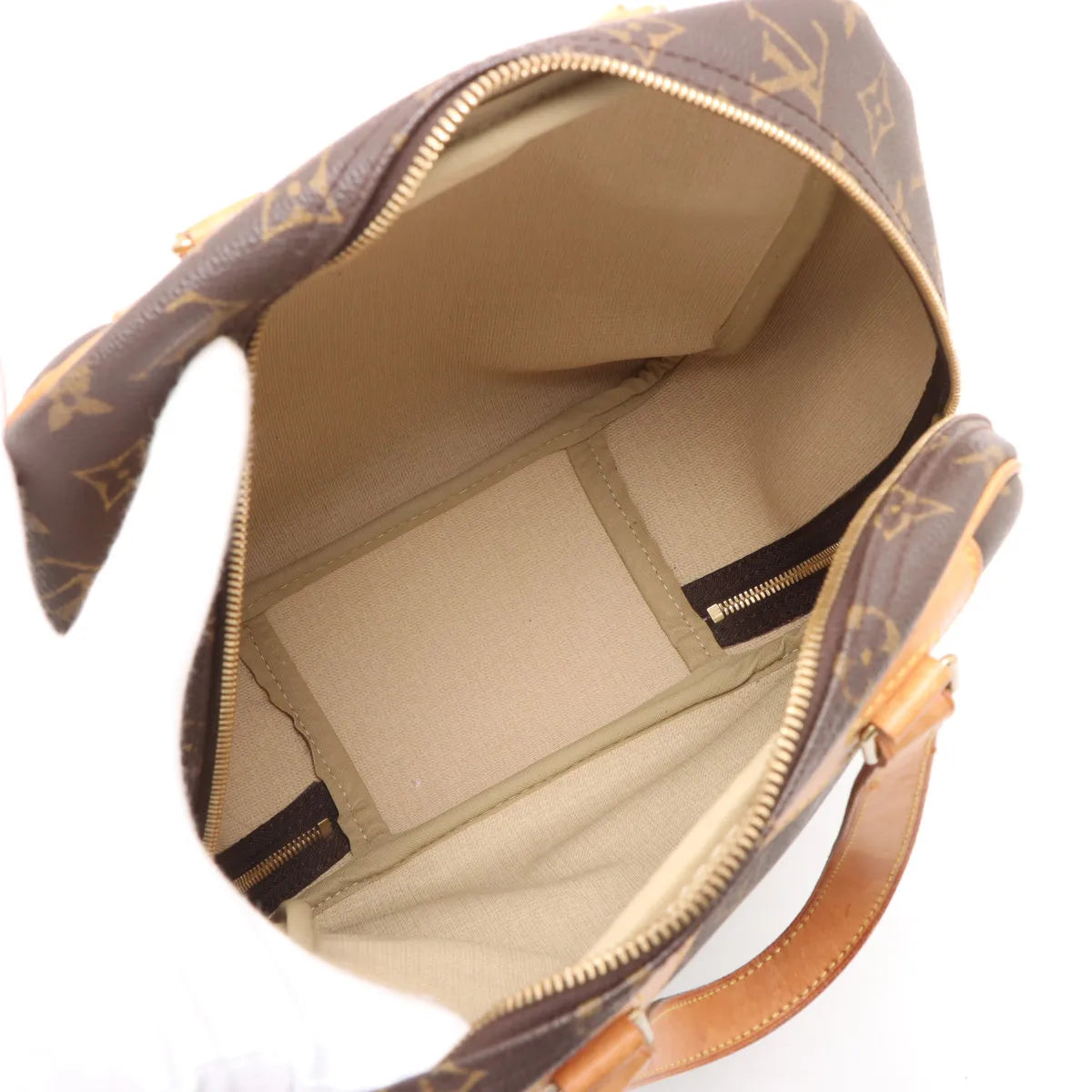 Louis Vuitton Monogram Excursion MA06-9