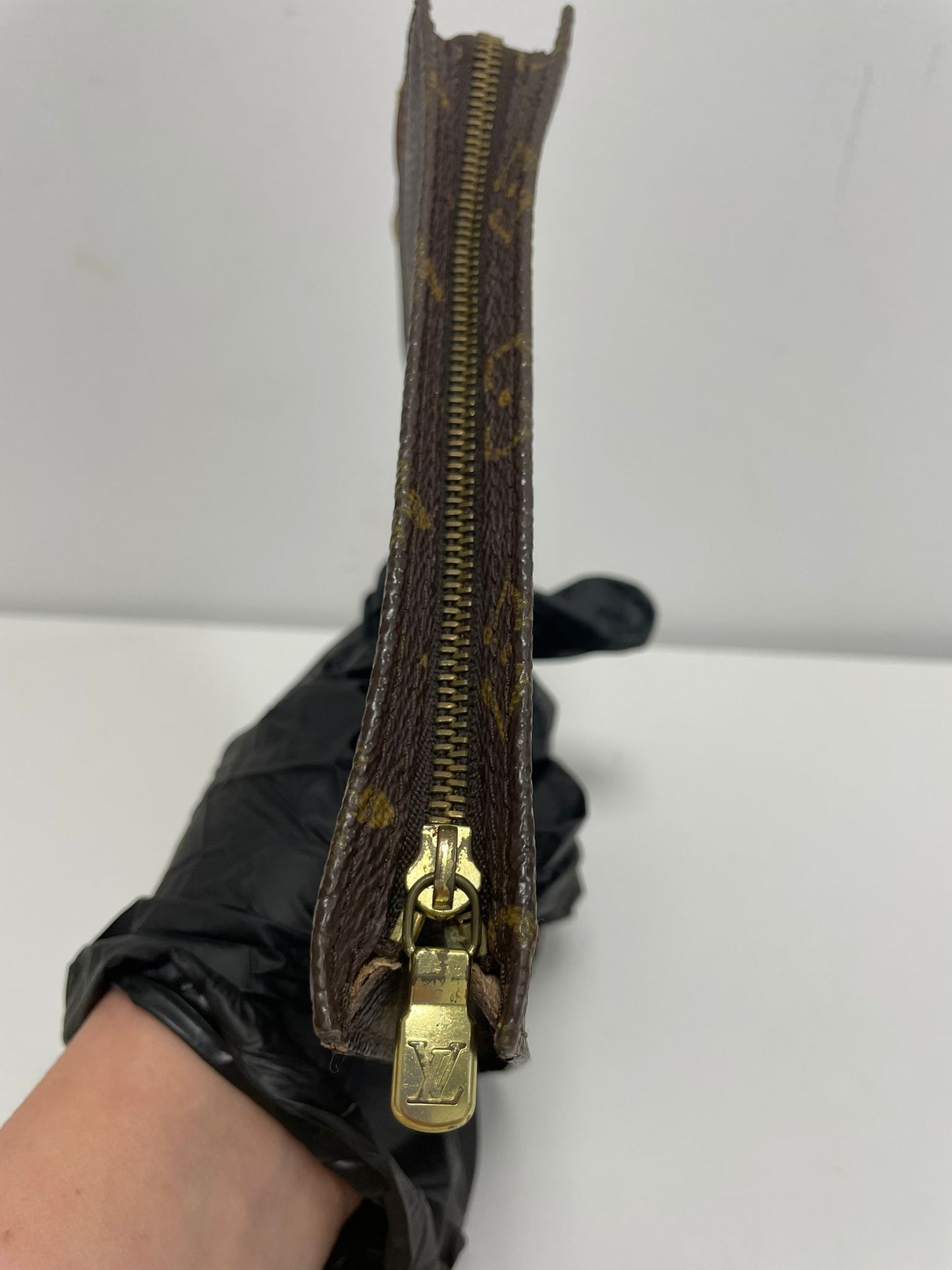 Louis Vuitton Monogram Accessory Pouch bs22416
