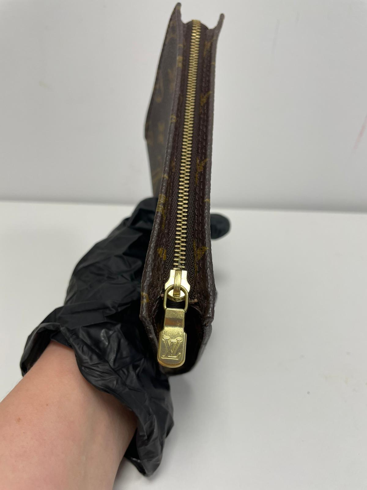 Louis Vuitton Monogram Accessory Pouch 136377