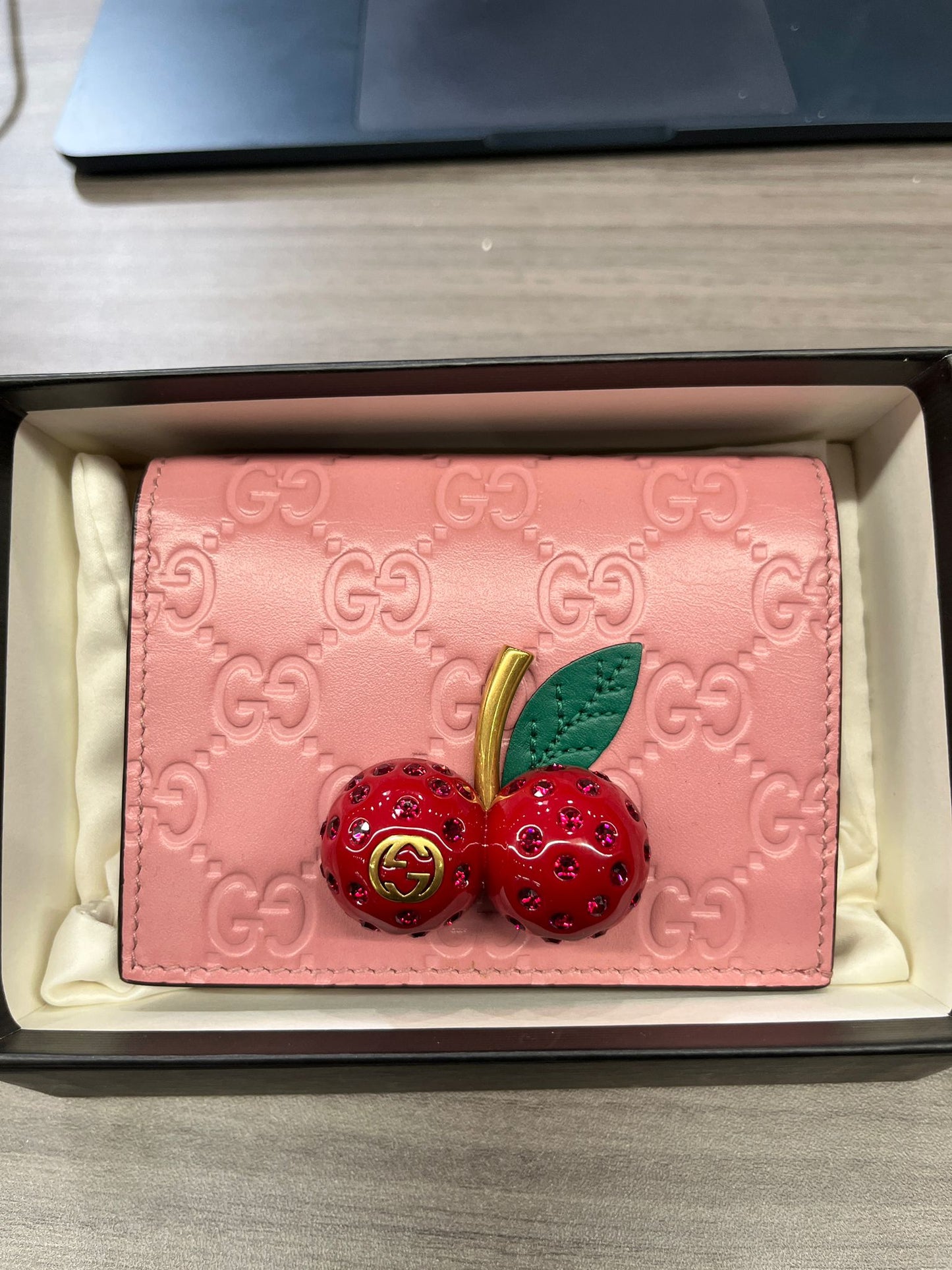 11663 Gucci Japan Exclusive Cherry wallet in pink embossed leather