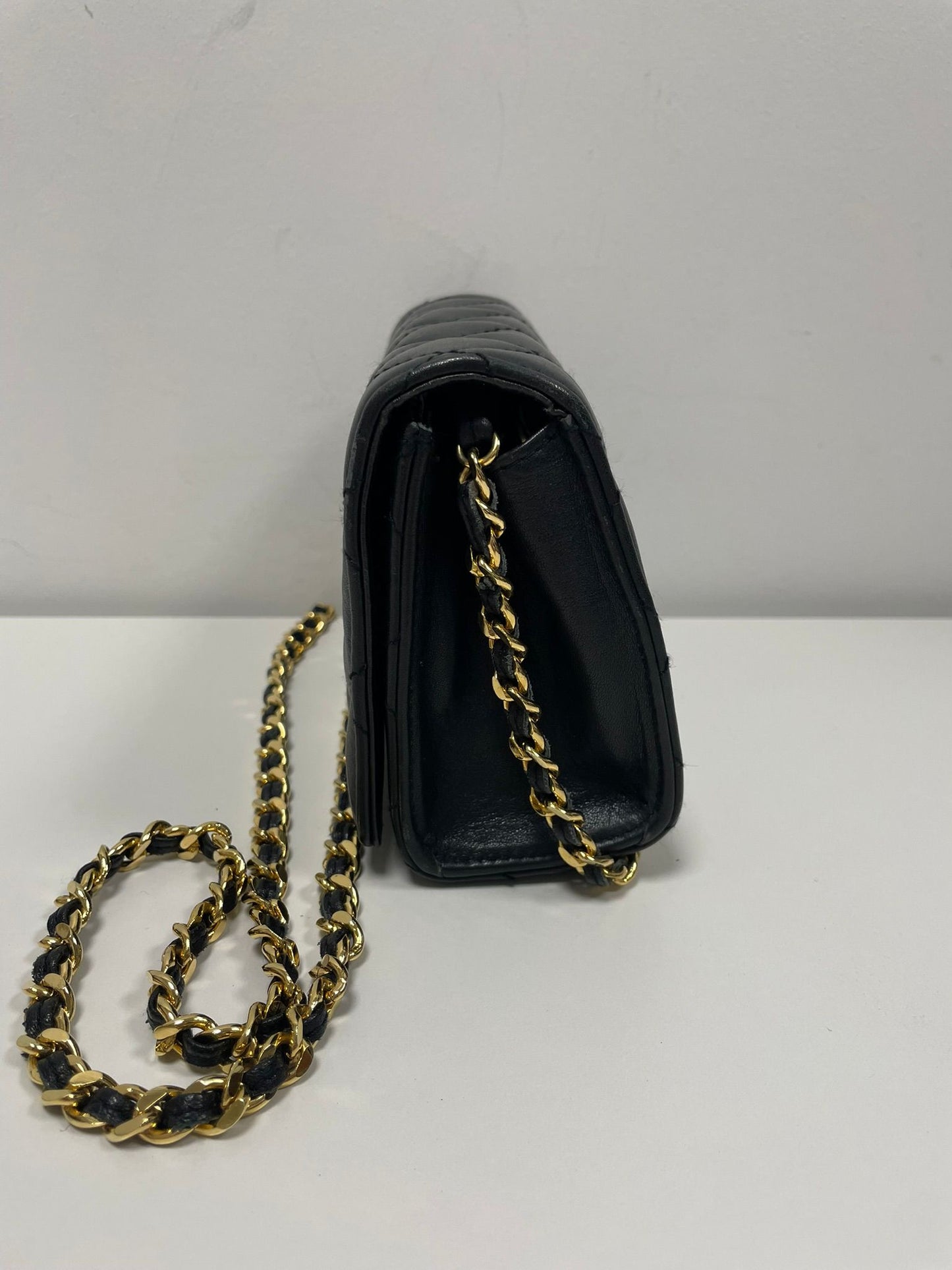 GIVENCHY Quilted Chain Shoulder Bag Leather Black Auth am5981