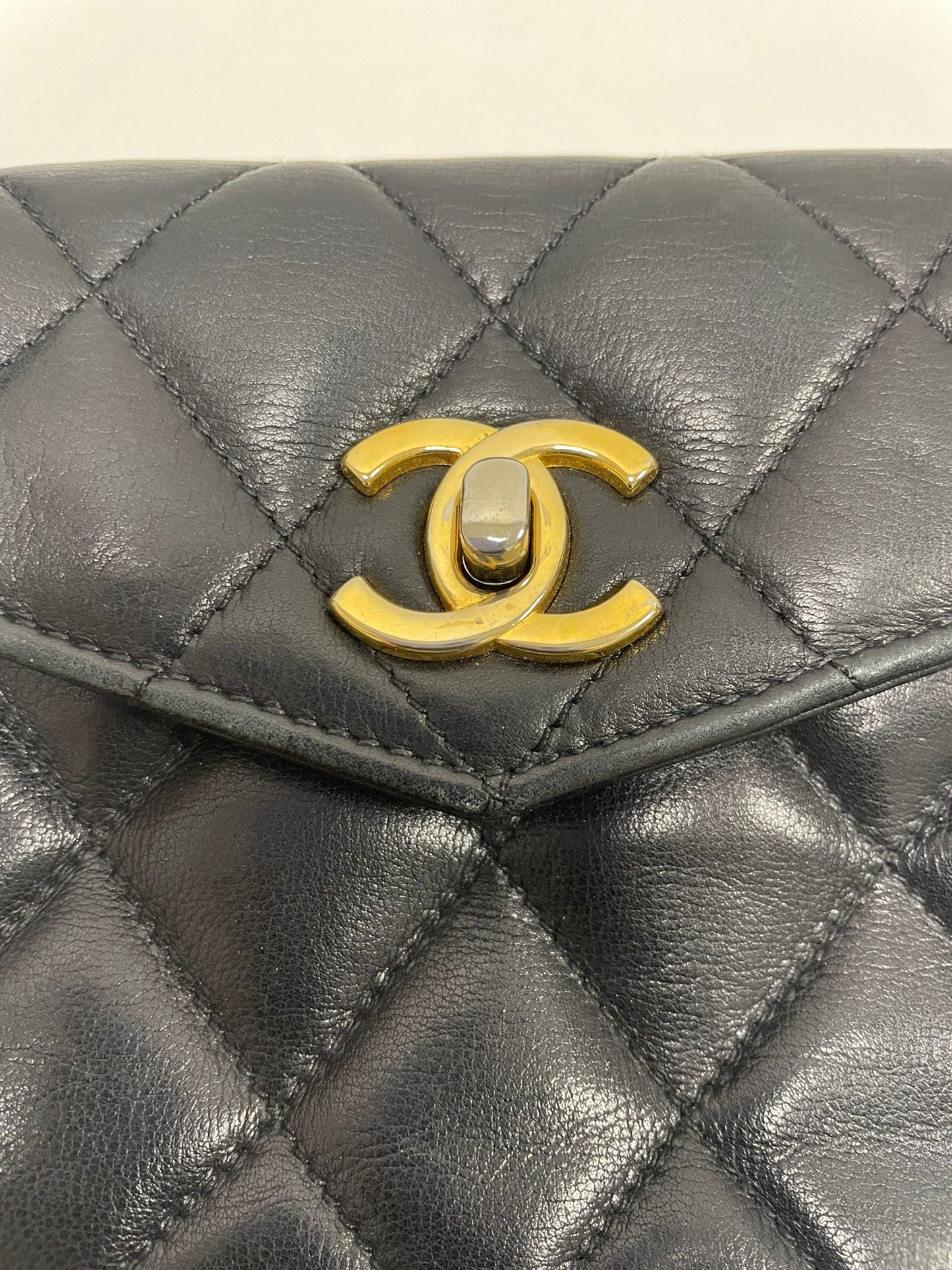Chanel black quilted lambskin leather belt bag (H004)