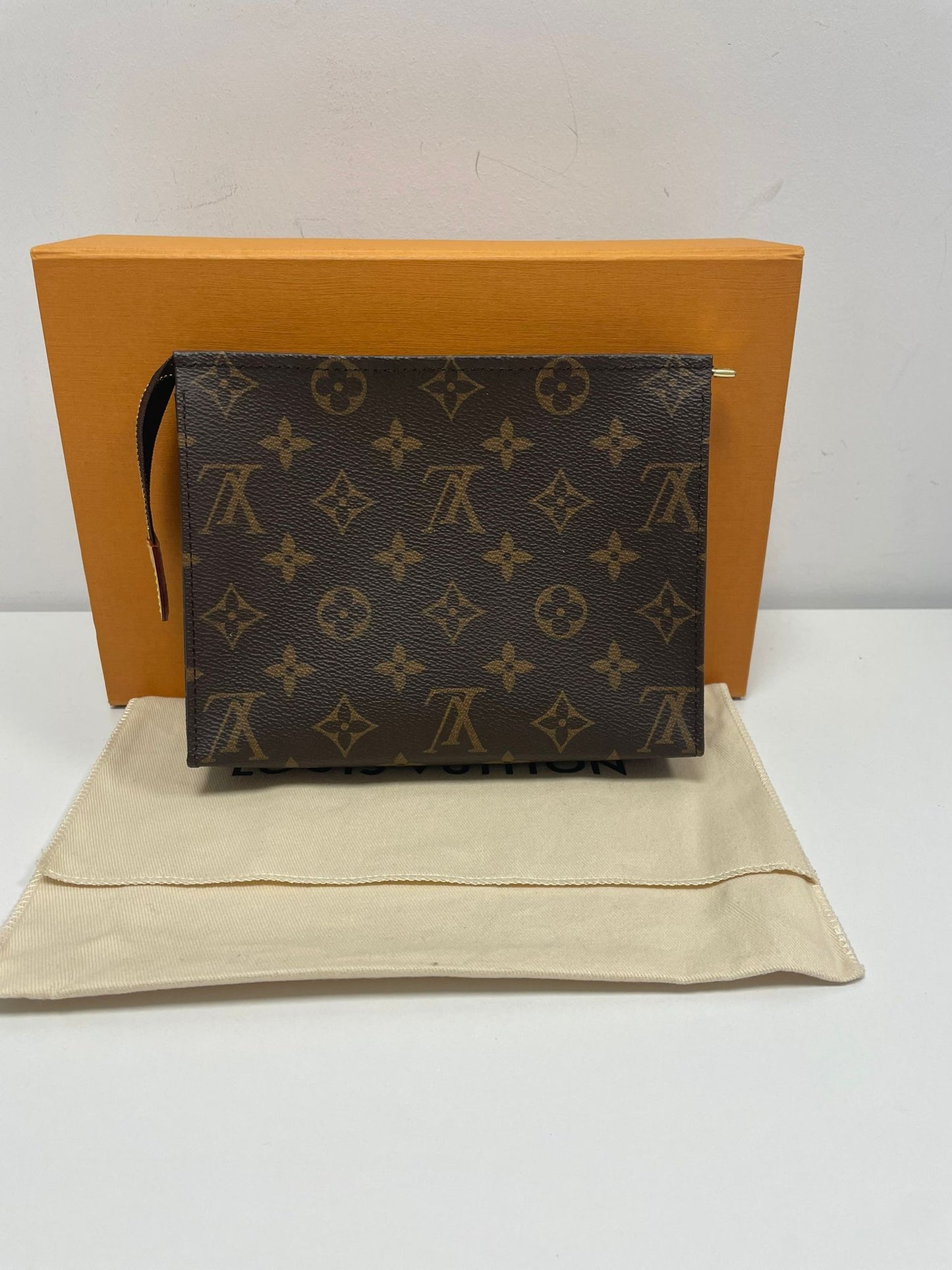 Louis Vuitton Monogram Toiletry Pouch (JPD04-01)