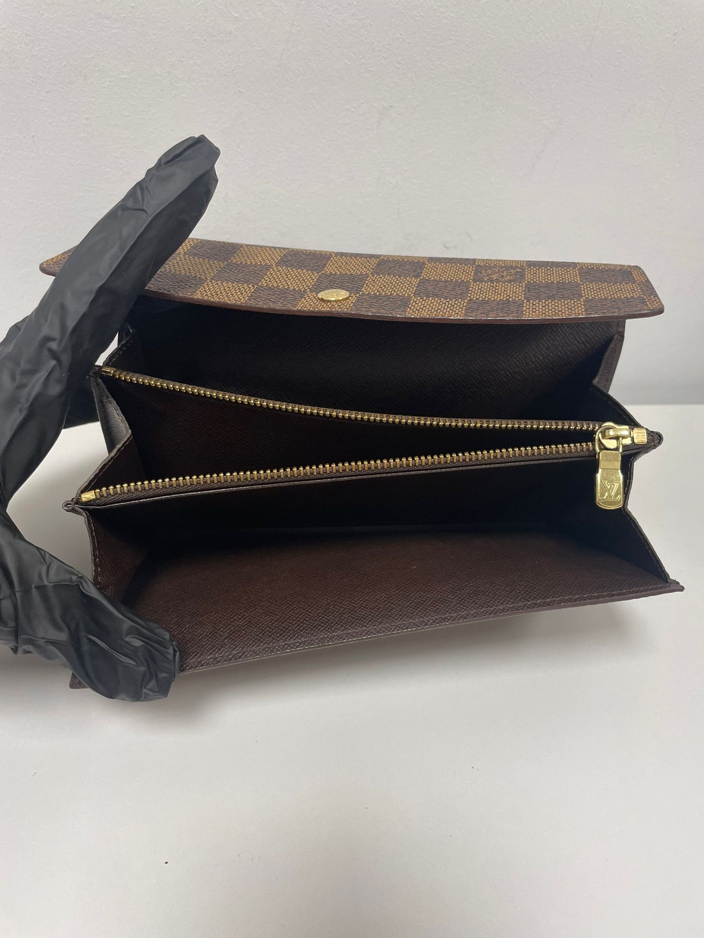 Louis Vuitton Sarah Wallet in Damier Ebene canvas.  (JPD04-09)