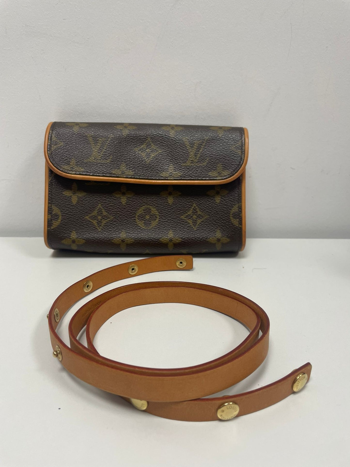 Louis Vuitton Pochette Florentine Belt Bag (JPD04-11)