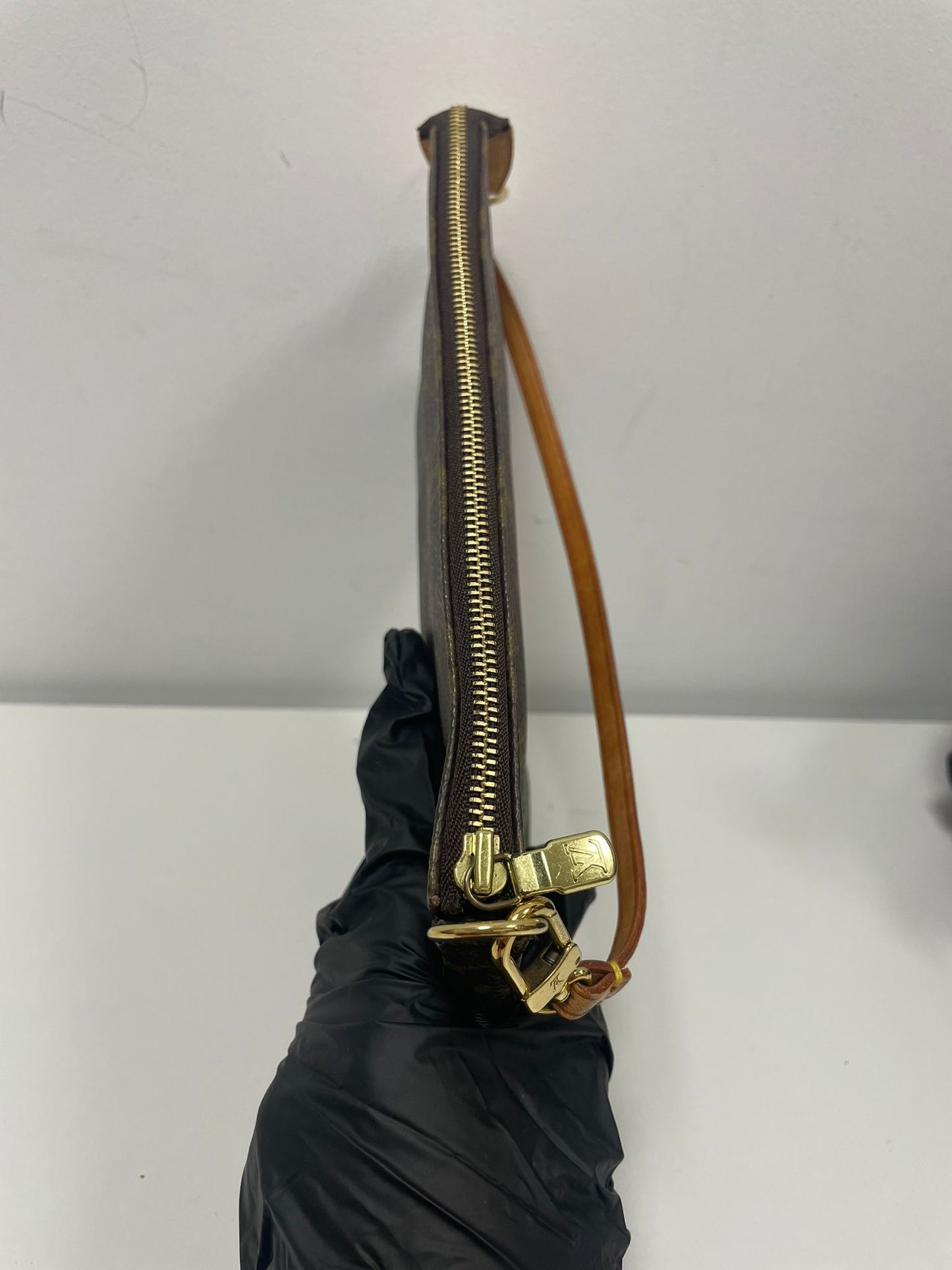 Louis Vuitton Pochette Accessoires in Monogram canvas (JPD04-12)