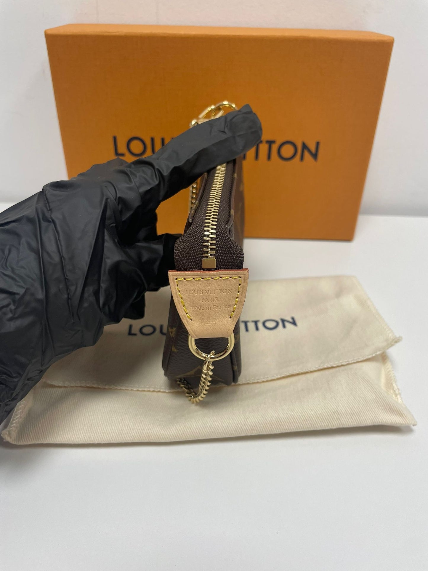 Louis Vuitton Mini Pochette Accessoires in Monogram canvas (JPD04-23)