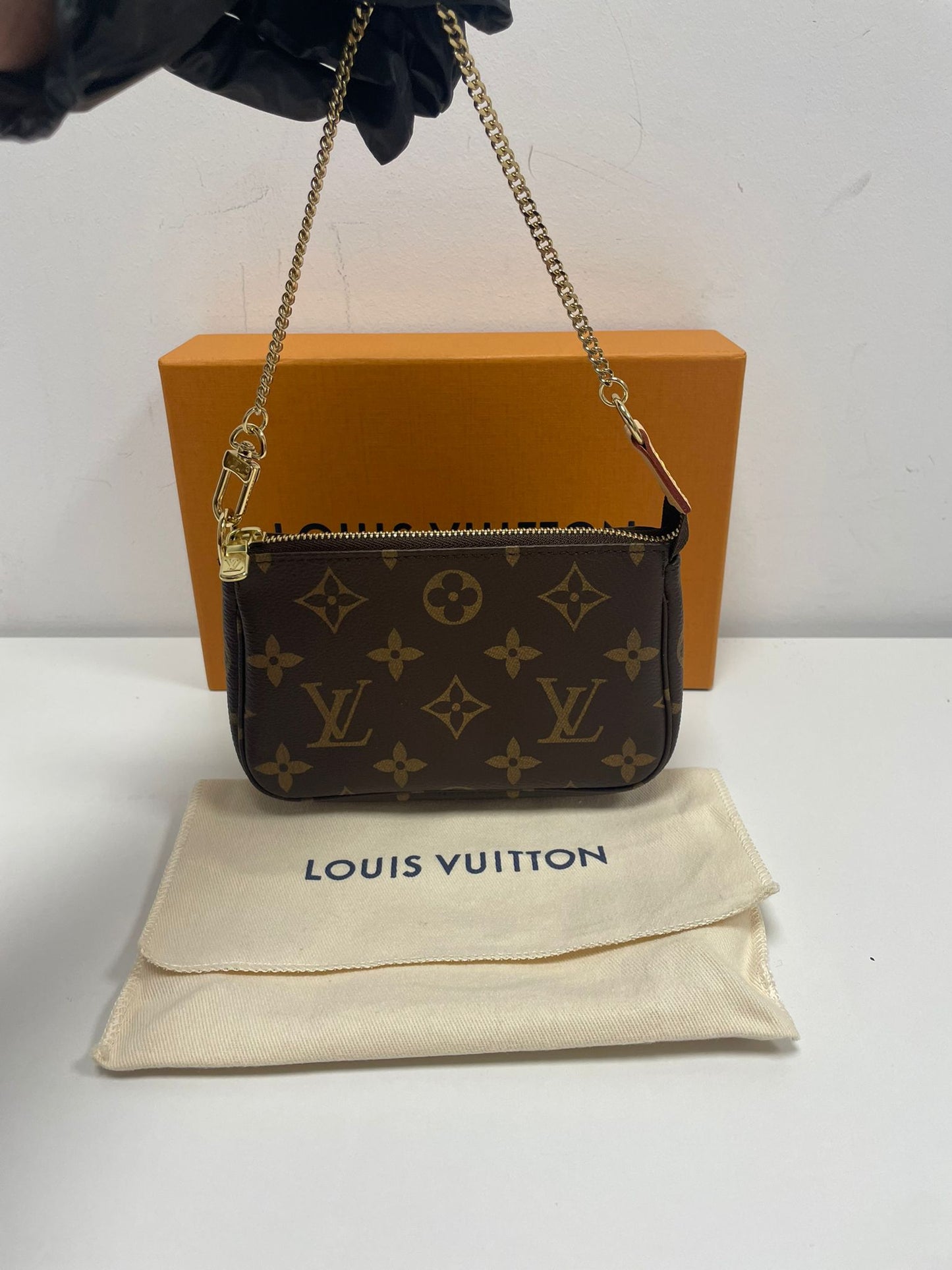 Louis Vuitton Mini Pochette Accessoires in Monogram canvas (JPD04-23)