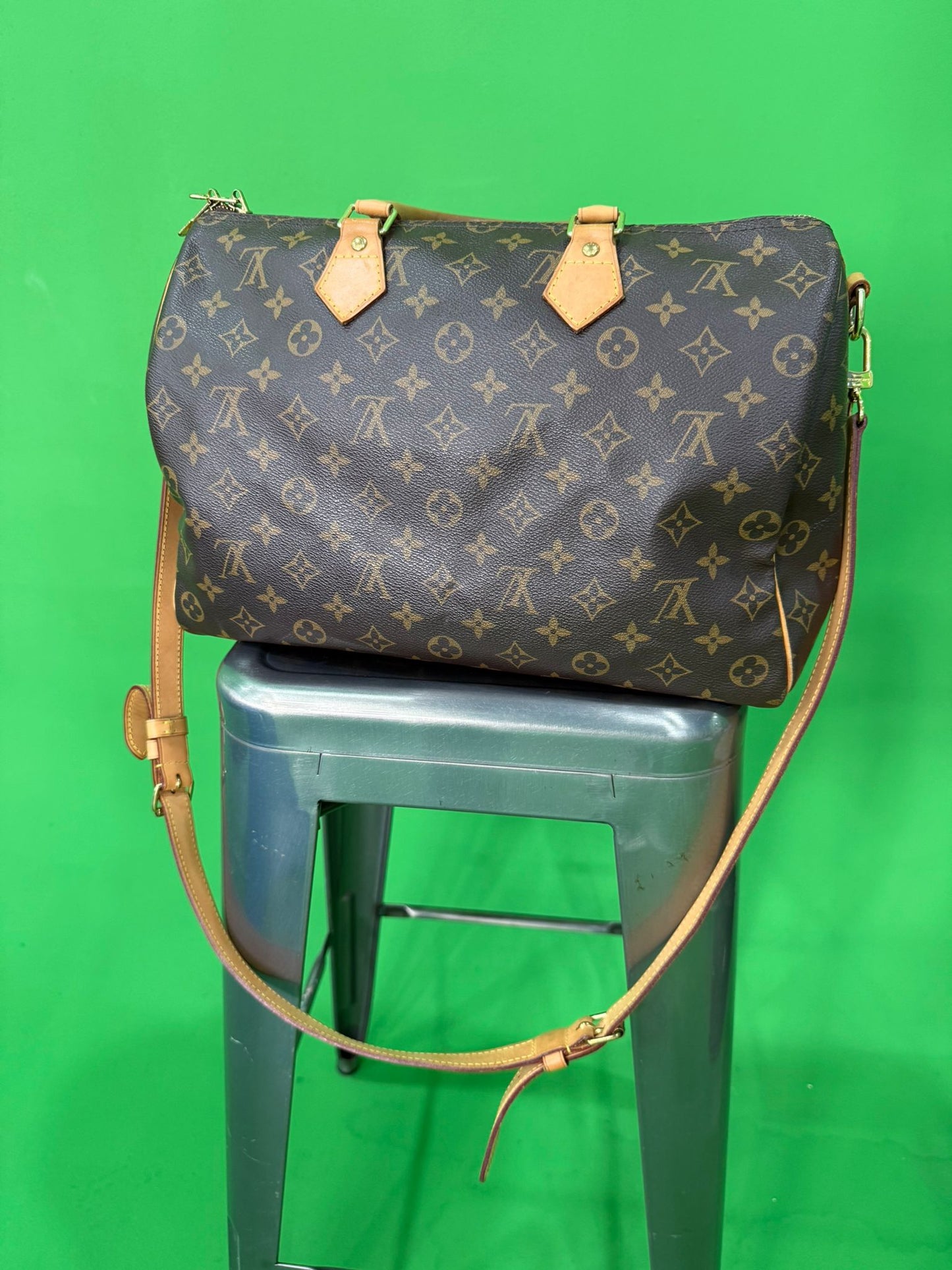 Louis Vuitton Monogram Speedy Bandoulière 35